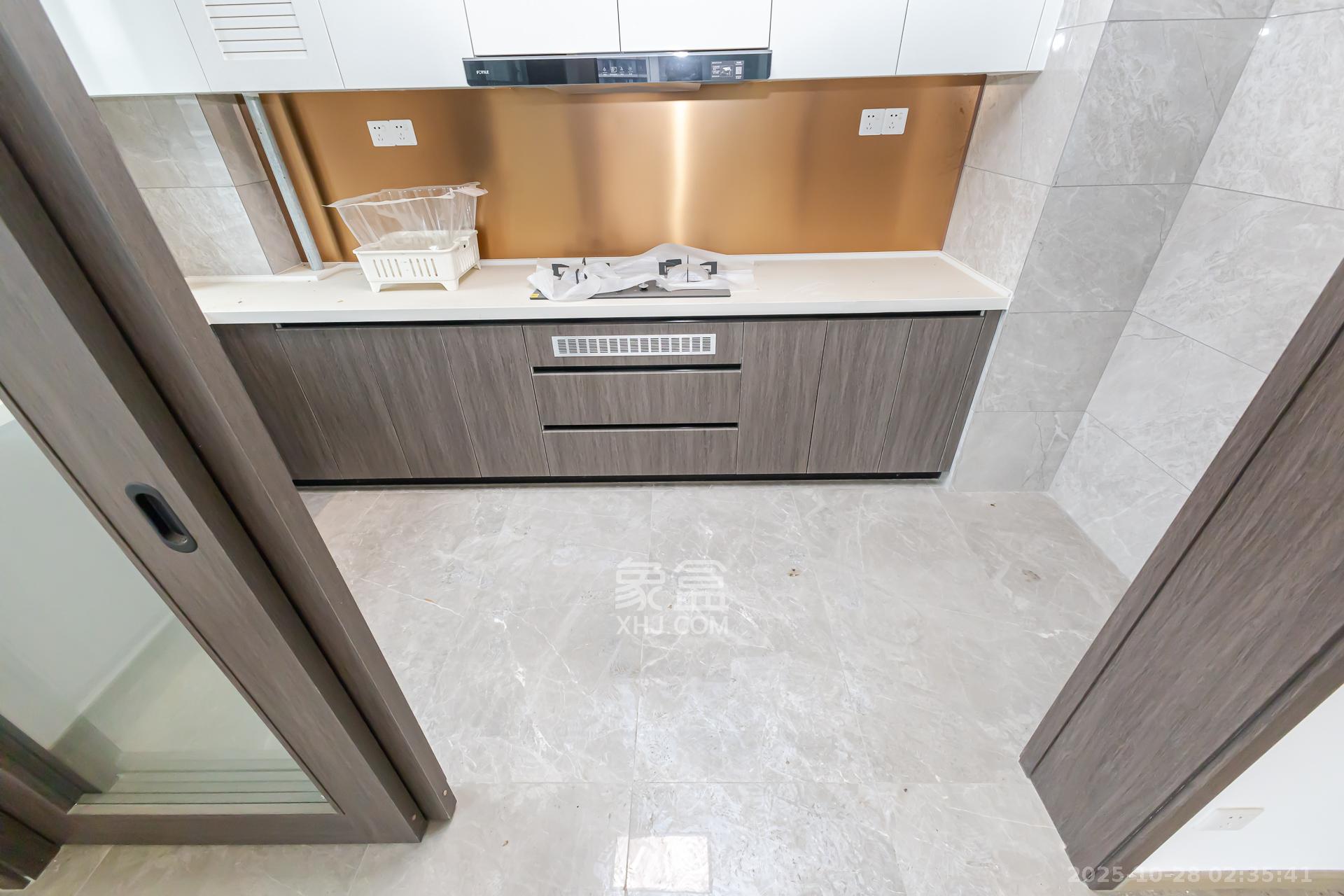 越秀湘江星汇城三期 4室2厅3卫 229.0万 越秀湘江星汇城三期 4室2厅3卫 229.0万厨房