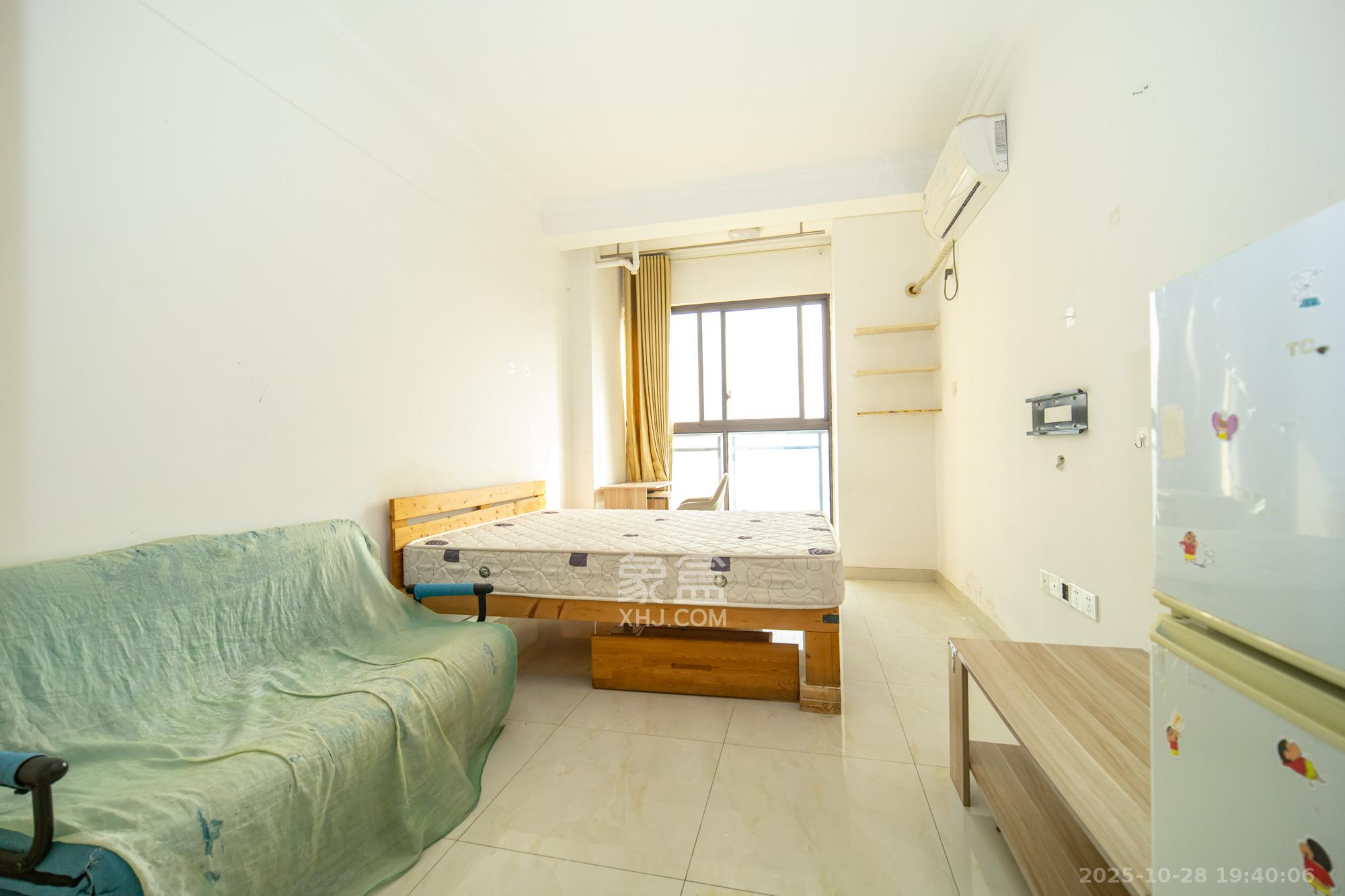 金科时代中心  1室1厅1卫    12.0万客厅