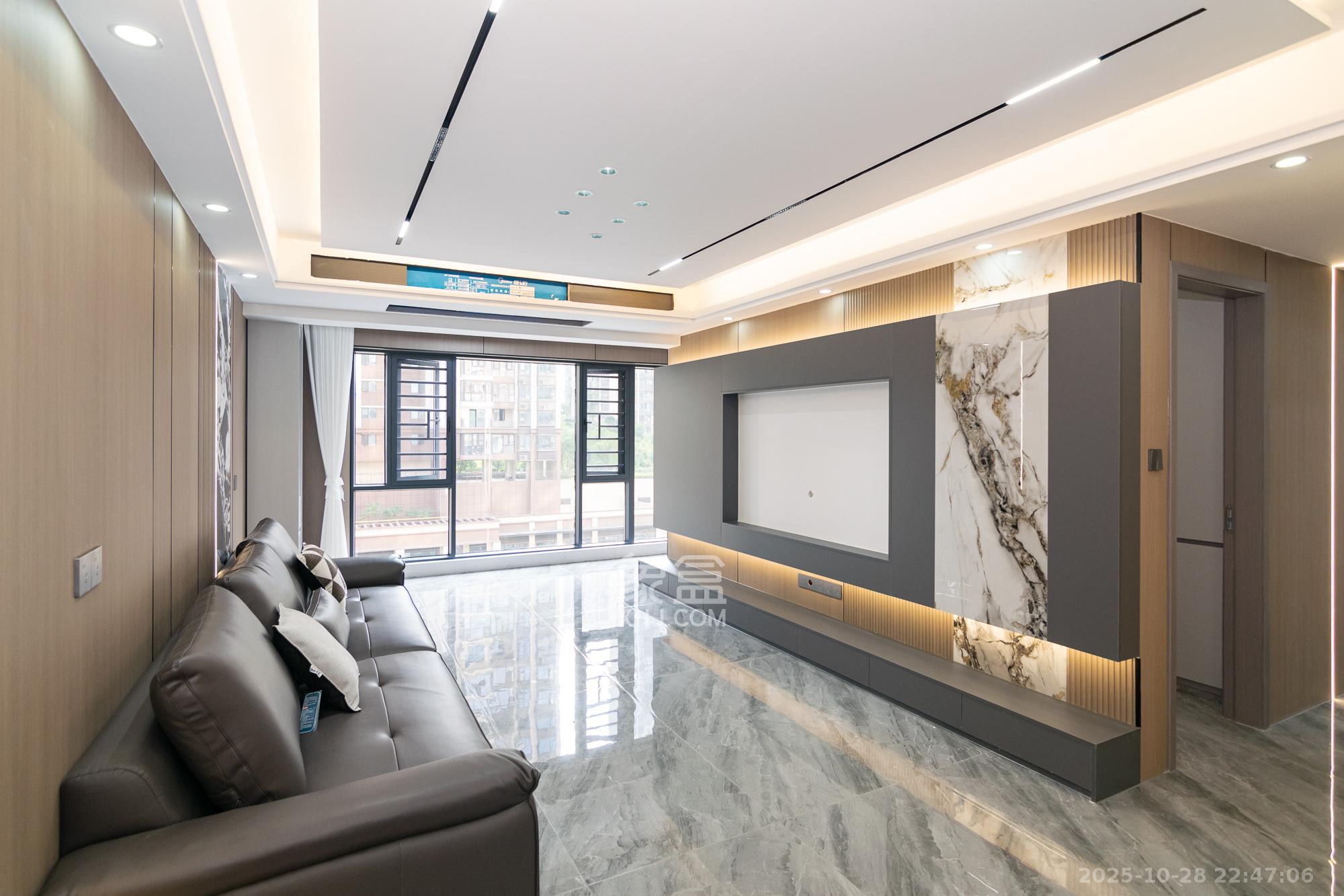 金辉优步学府  4室2厅2卫    96.8万 金辉优步学府  4室2厅2卫    96.8万客厅