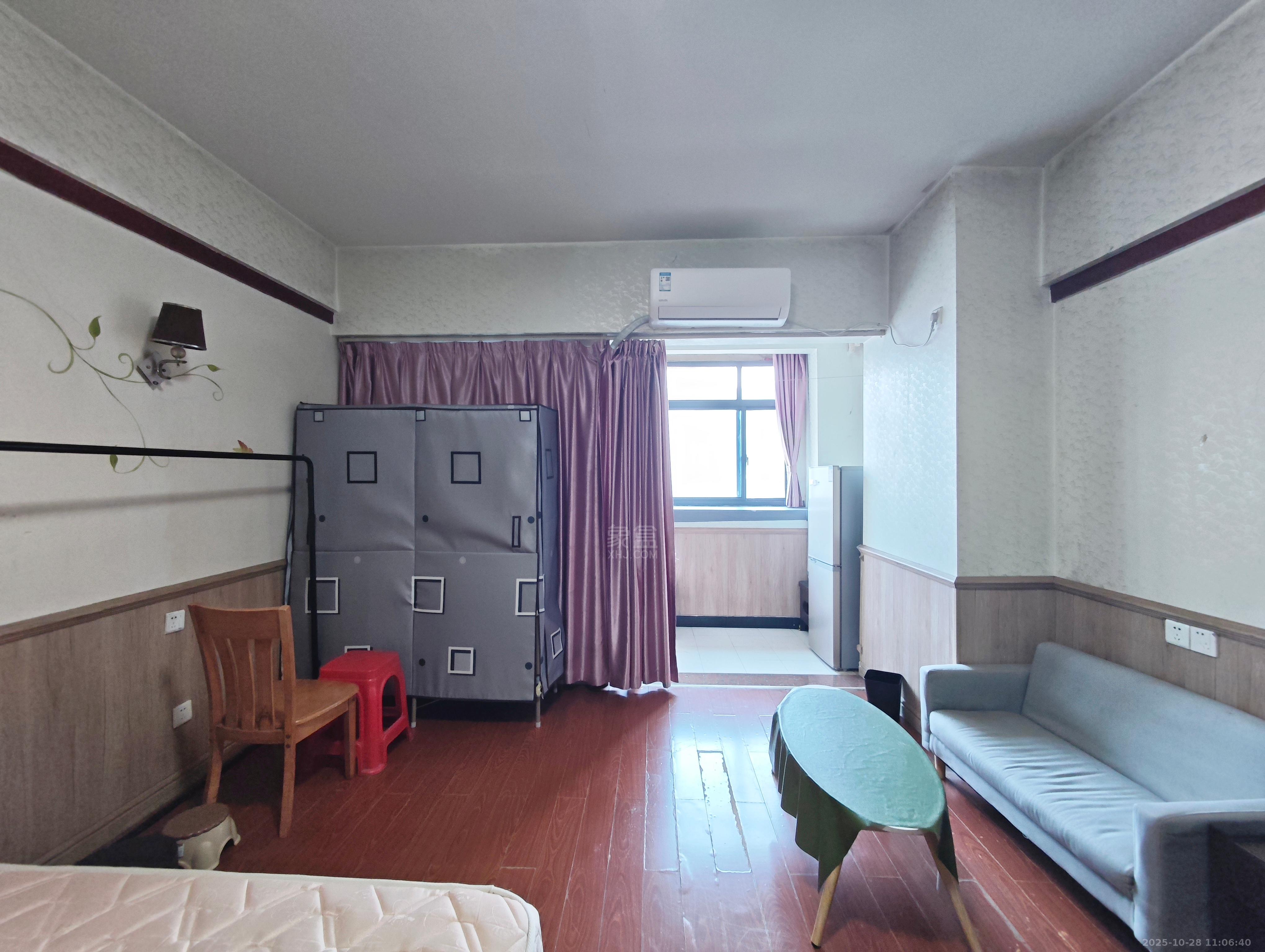 汉华国际  1室1厅1卫    1000.0元/月 汉华国际  1室1厅1卫    1000.0元/月室内图1