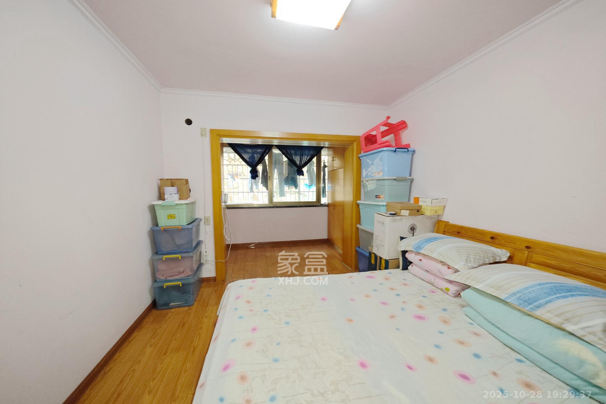 石长铁路宿舍  3室2厅2卫    79.8万卧室