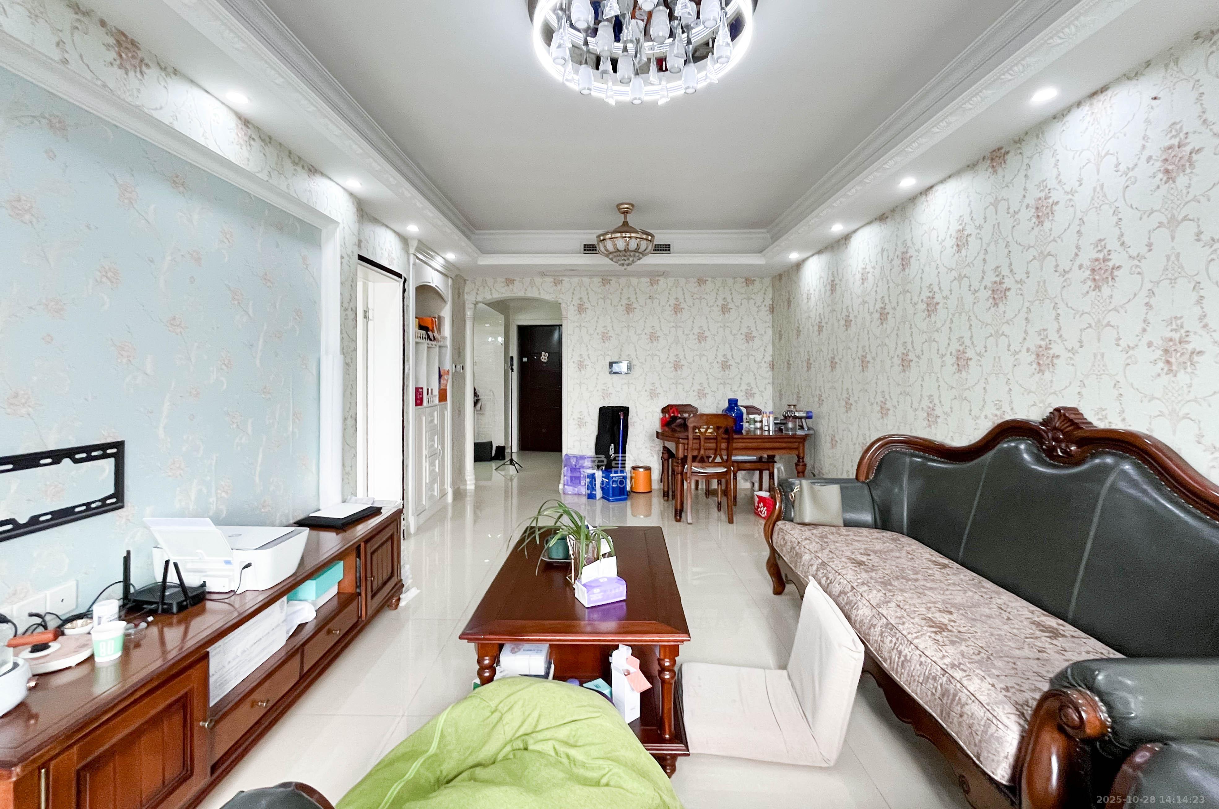 中海梅溪湖壹号  2室1厅1卫    126.0万客厅