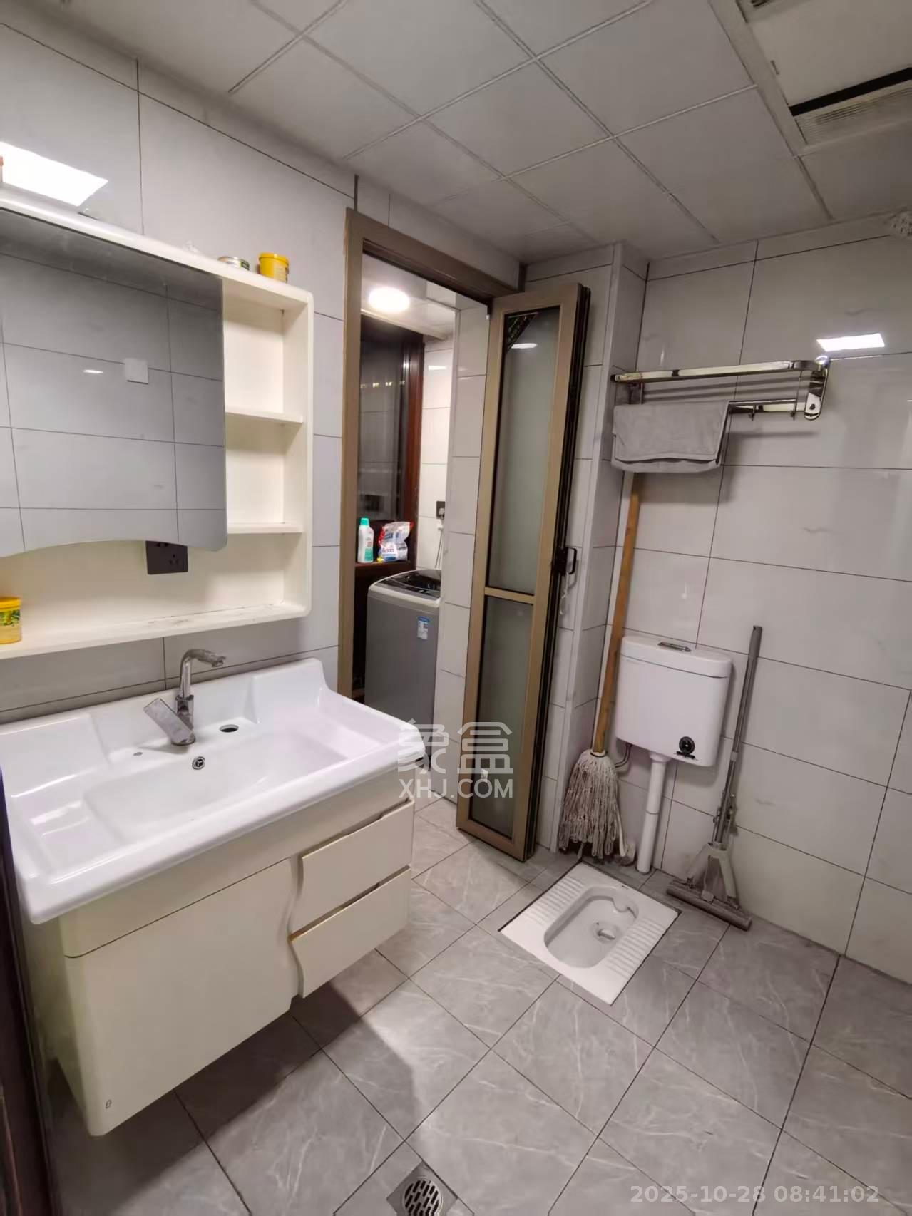 荷韵园 4室2厅2卫 1700.0元/月 荷韵园 4室2厅2卫 1700.0元/月室内图