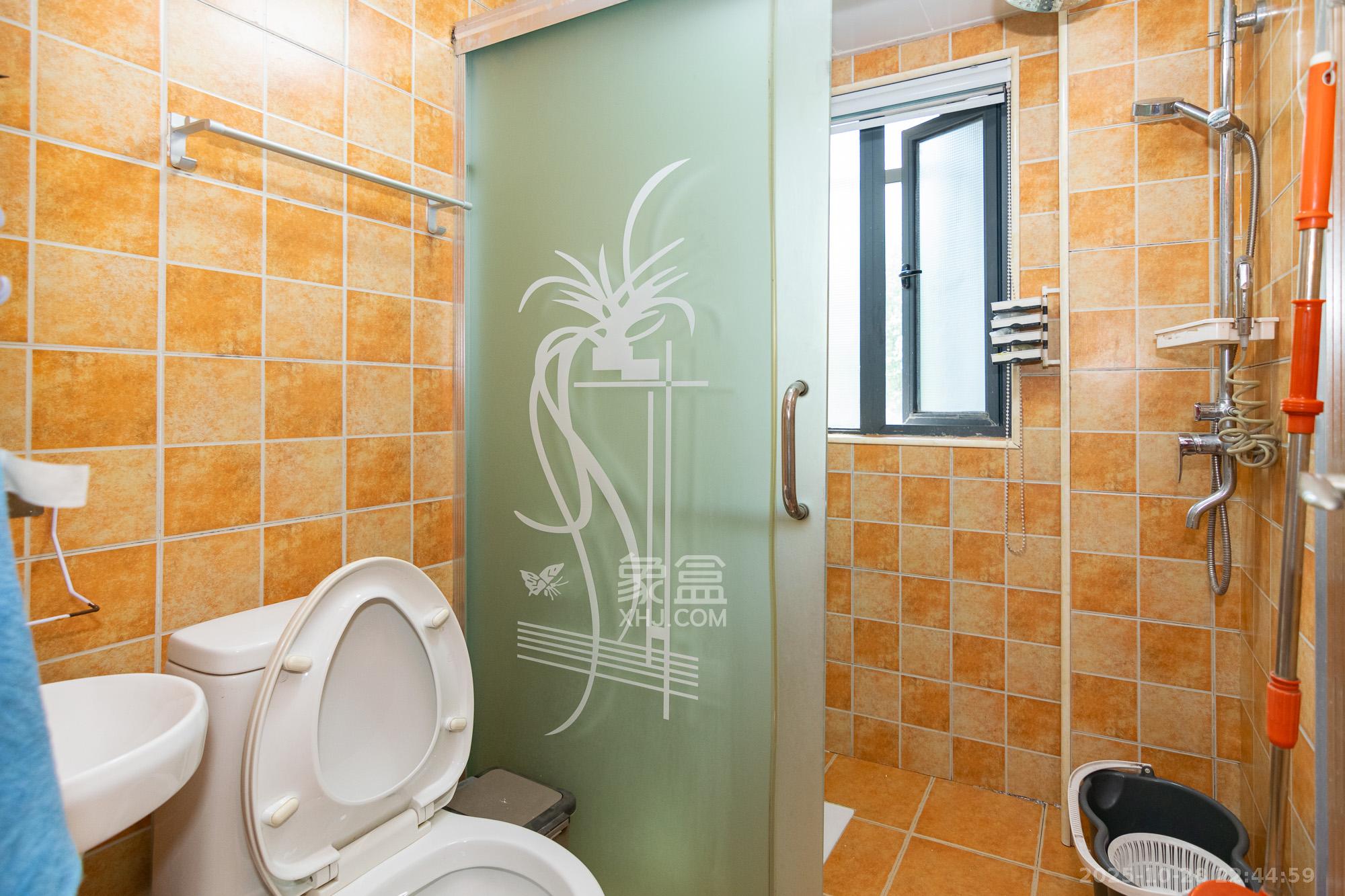 澳海澜庭 2室2厅1卫 46.0万 澳海澜庭 2室2厅1卫 46.0万卫生间