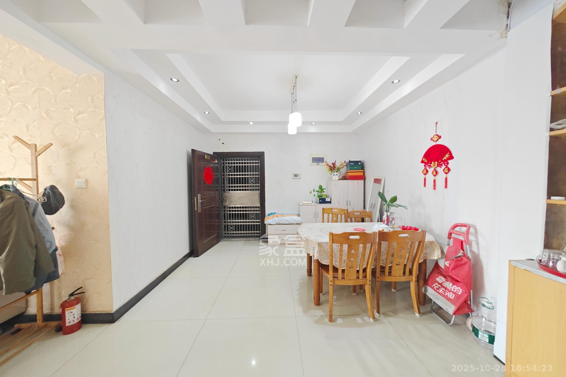 锦绣世纪  2室2厅1卫    85.0万 锦绣世纪  2室2厅1卫    85.0万客厅