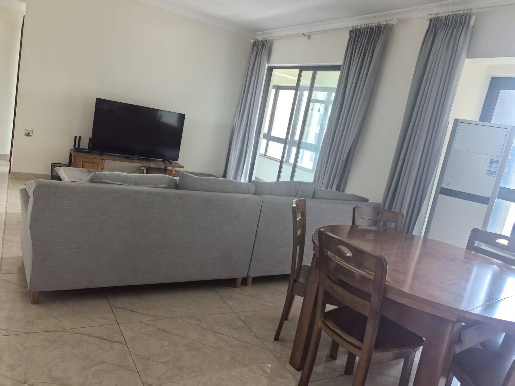 绿地海德公馆  4室2厅2卫    4300.0元/月室内图