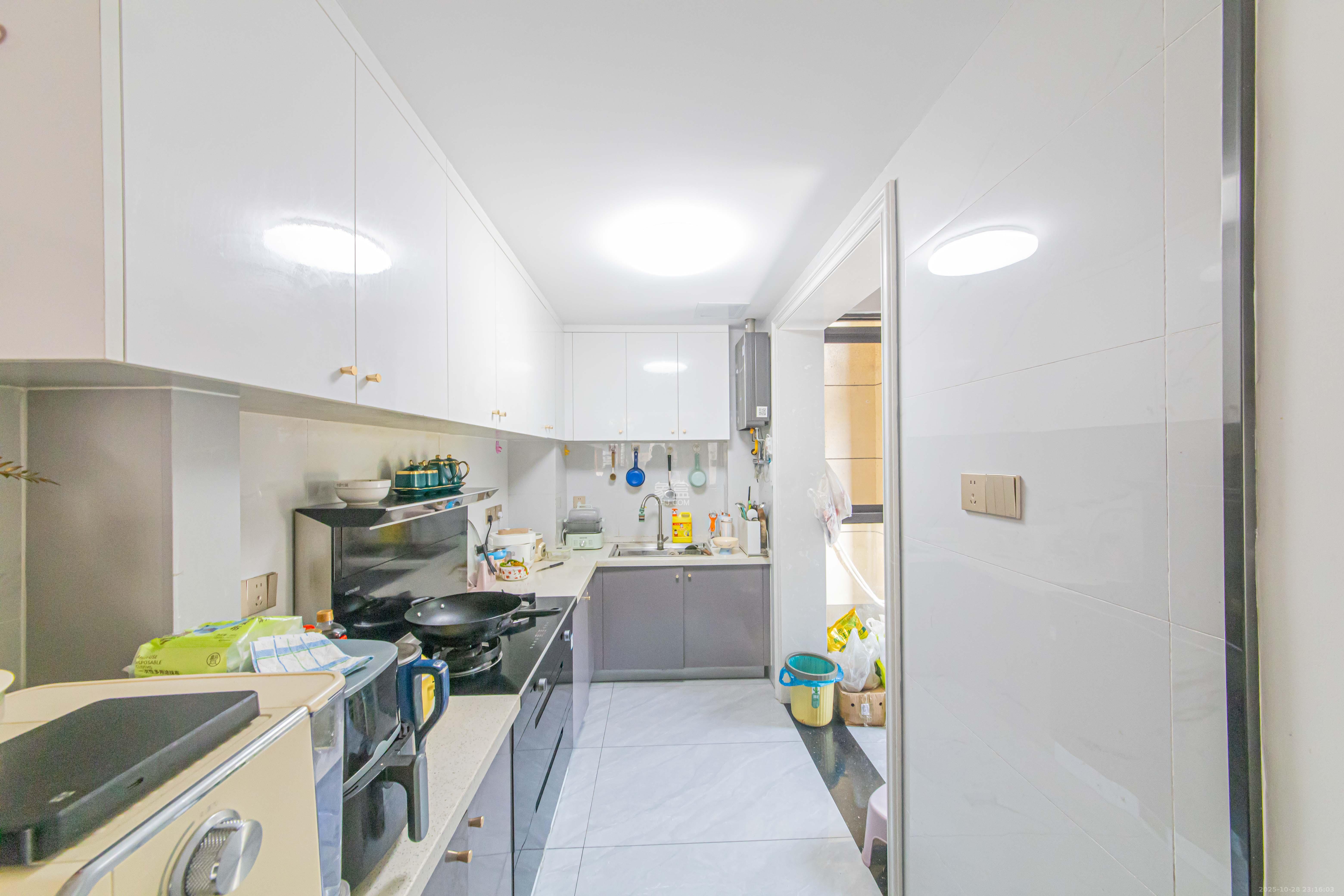 北辰中央公园E区  3室2厅2卫    139.0万 北辰中央公园E区  3室2厅2卫    139.0万厨房