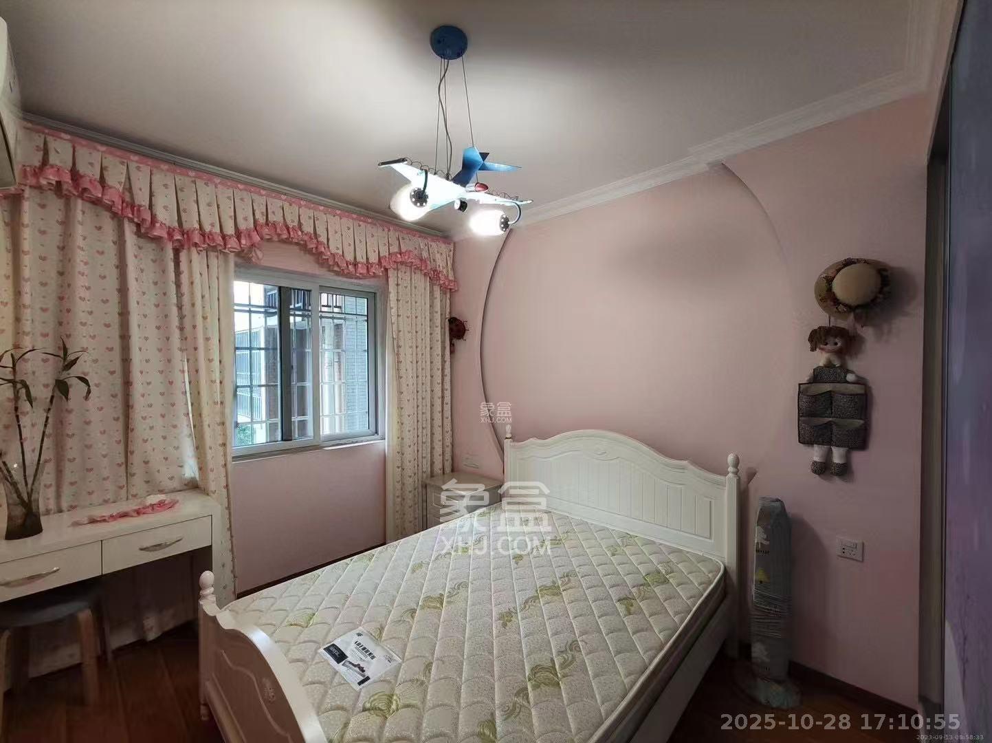 骑龙安置小区  3室2厅2卫    2400.0元/月室内图