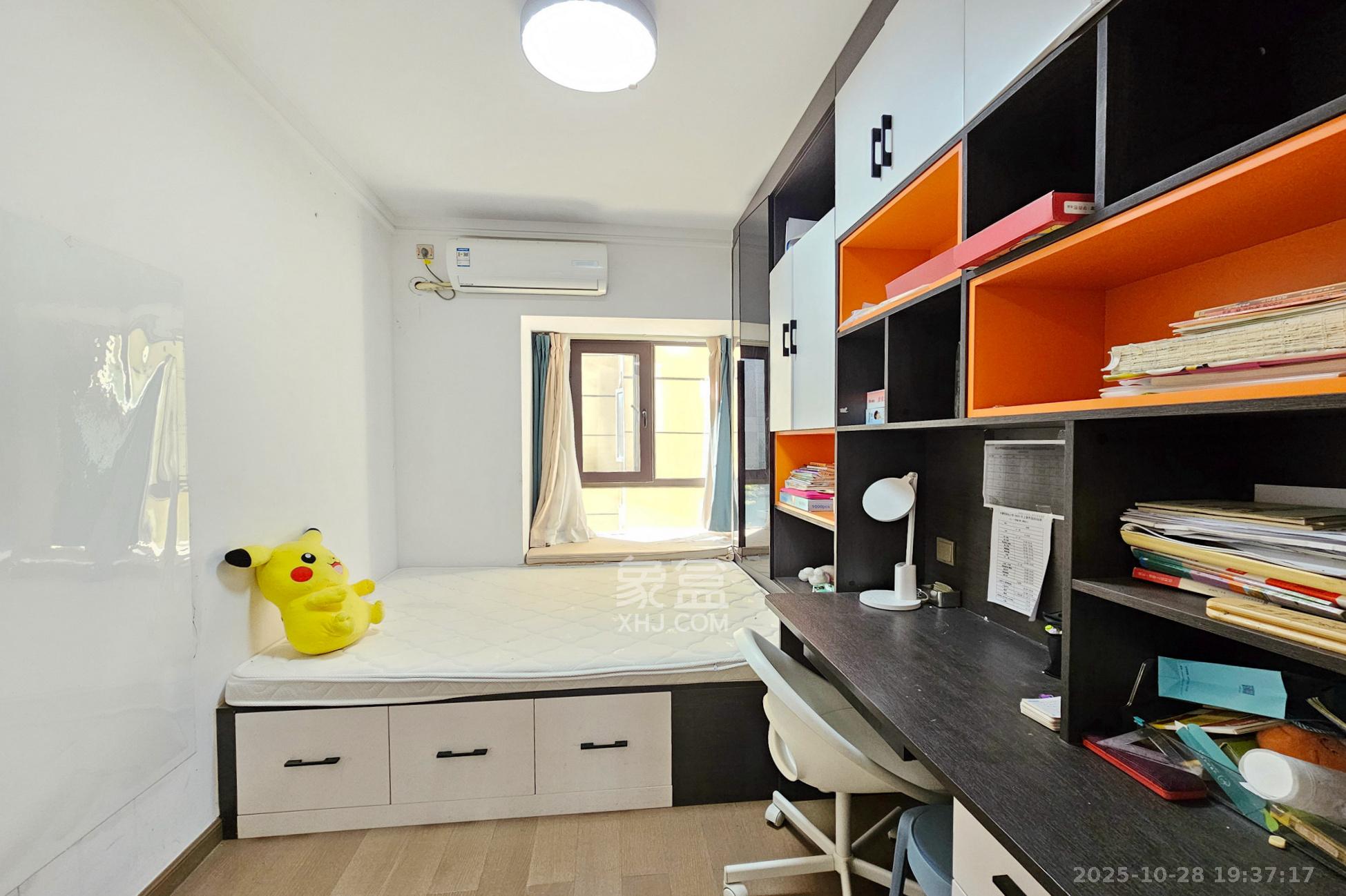 阳光城尚东湾蜜桃园 4室2厅2卫 138.8万 阳光城尚东湾蜜桃园 4室2厅2卫 138.8万卧室