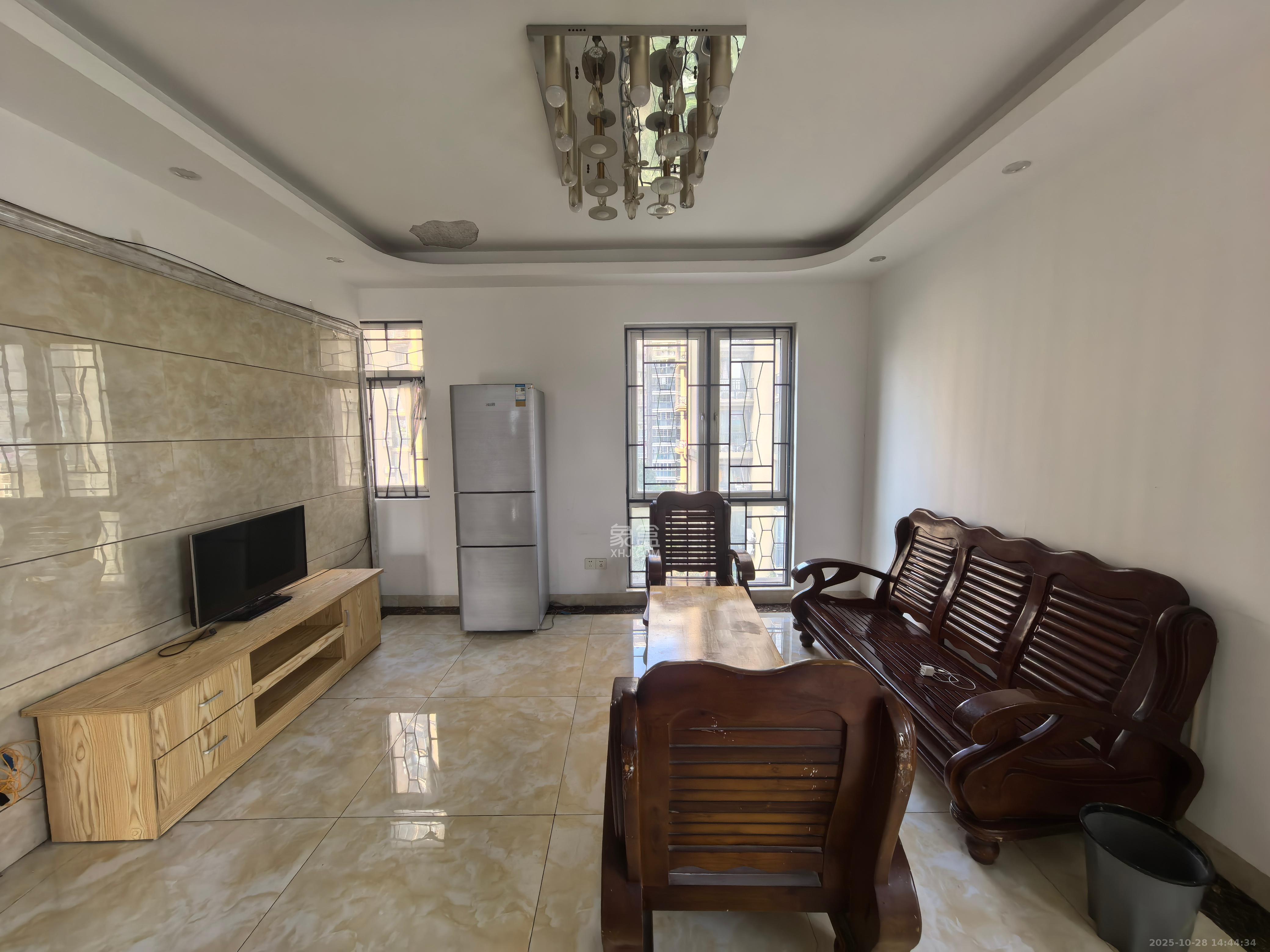 郡原居里  3室2厅1卫    1600.0元/月 郡原居里  3室2厅1卫    1600.0元/月室内图1