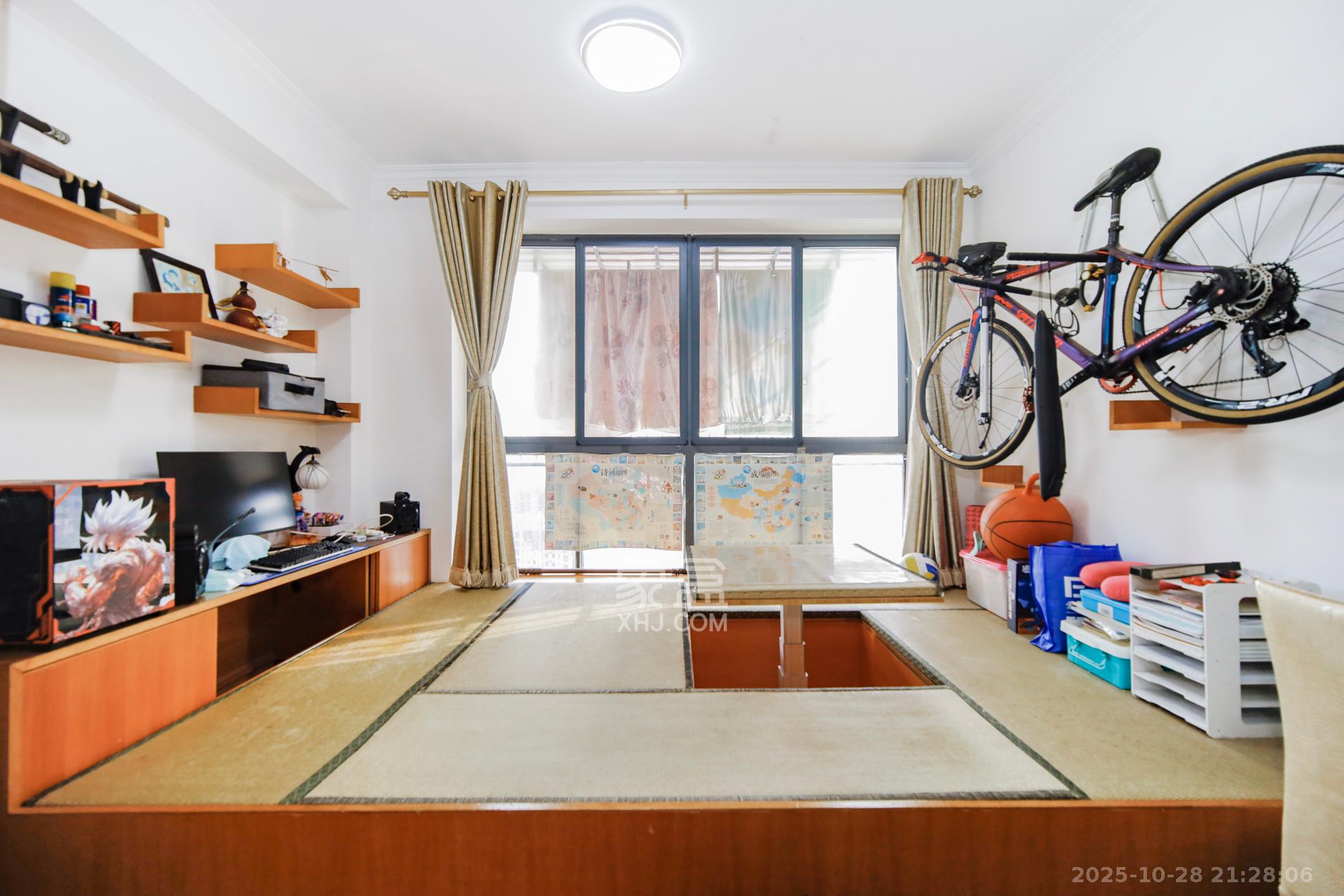 新盛珑璟台  2室2厅2卫    65.8万阳台