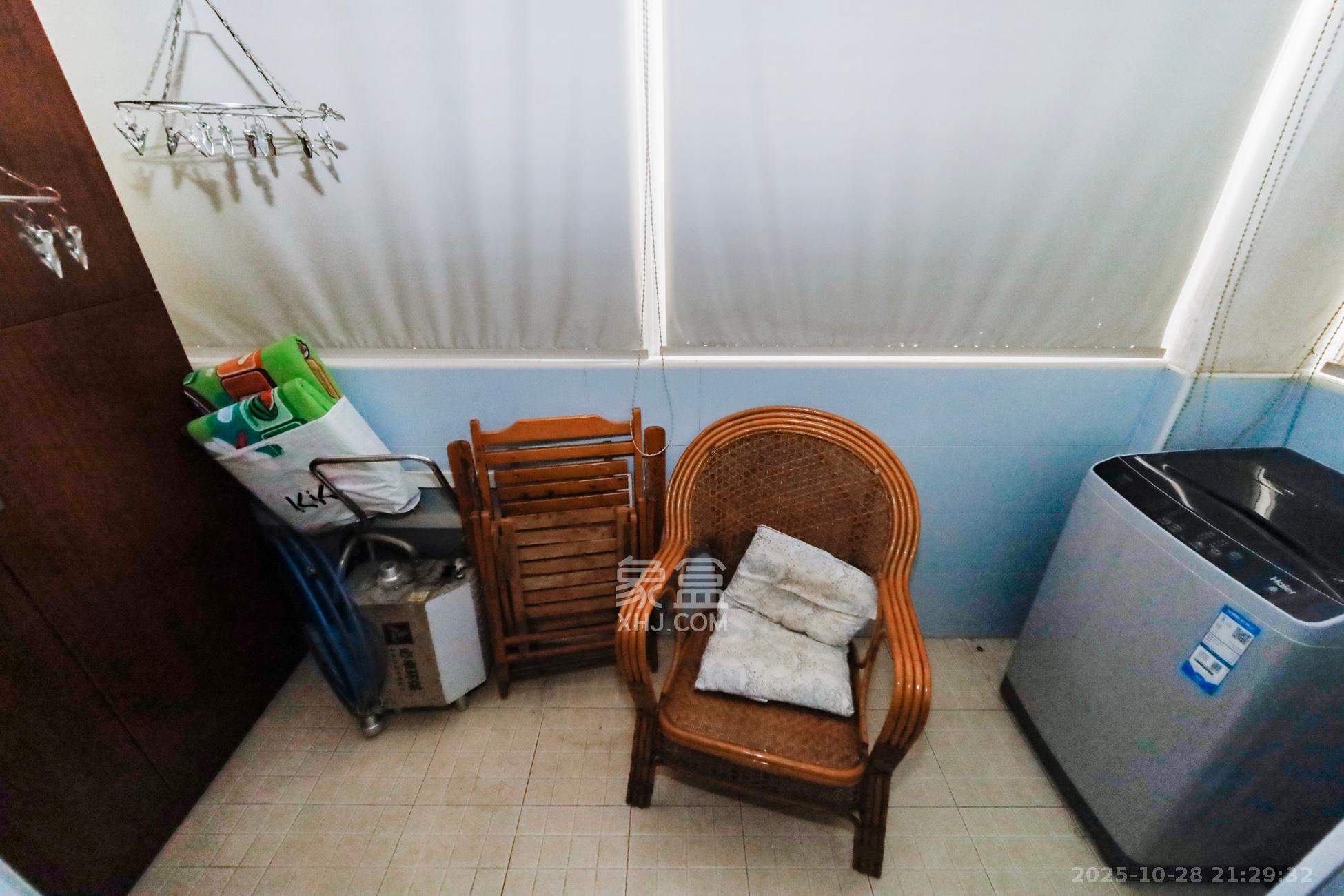 湘樟园小区（湘樟家园）  3室2厅2卫    82.0万阳台