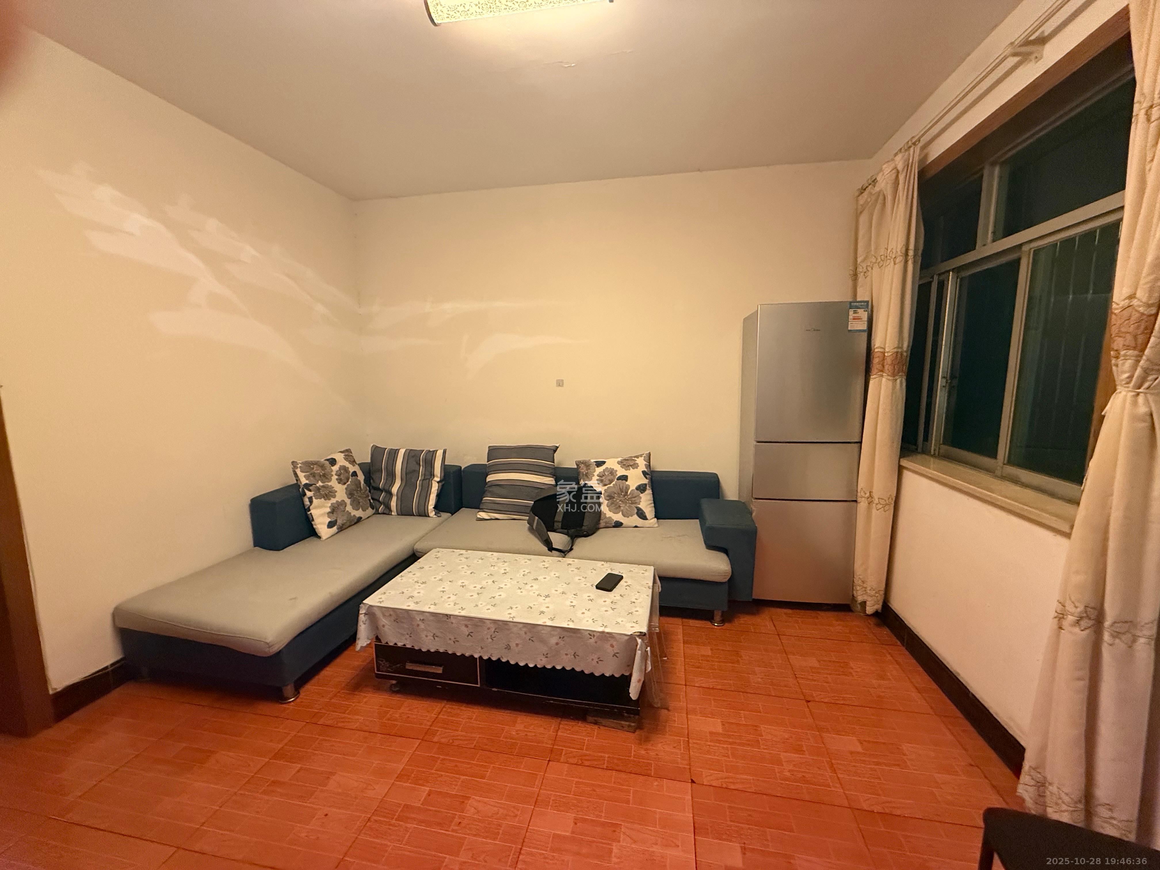 黄泥岭社区  2室1厅1卫    1500.0元/月 黄泥岭社区  2室1厅1卫    1500.0元/月