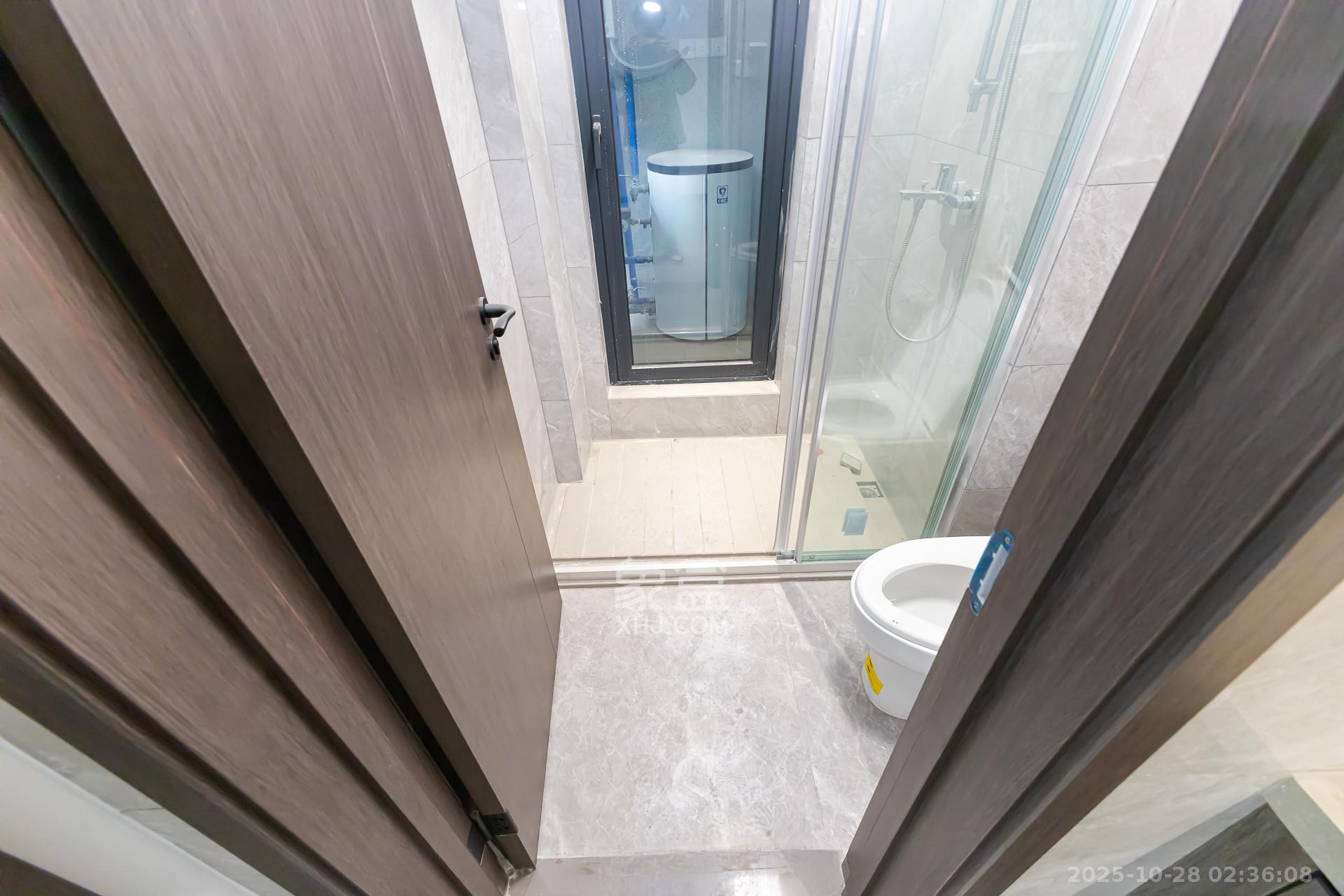 越秀湘江星汇城三期  4室2厅3卫    229.0万卫生间