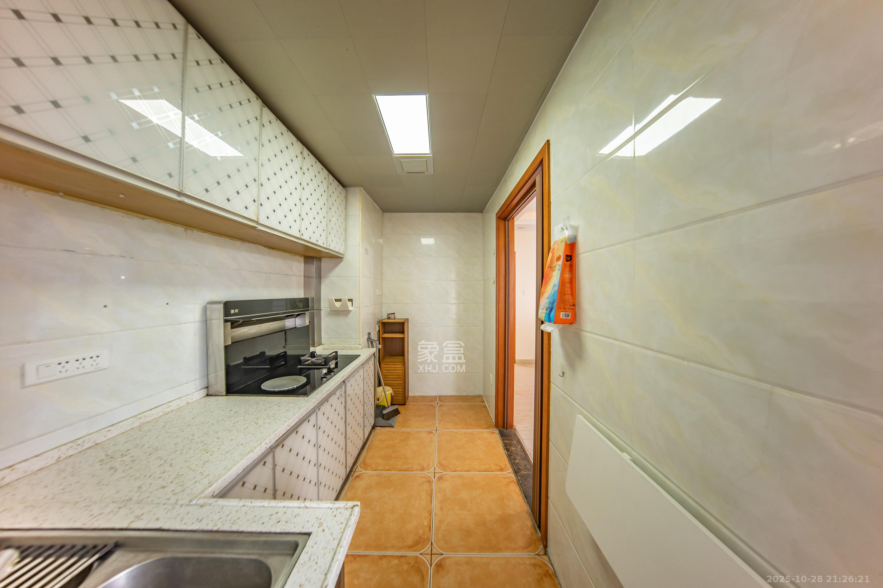 华润橡树湾 4室2厅2卫 105.0万 华润橡树湾 4室2厅2卫 105.0万厨房