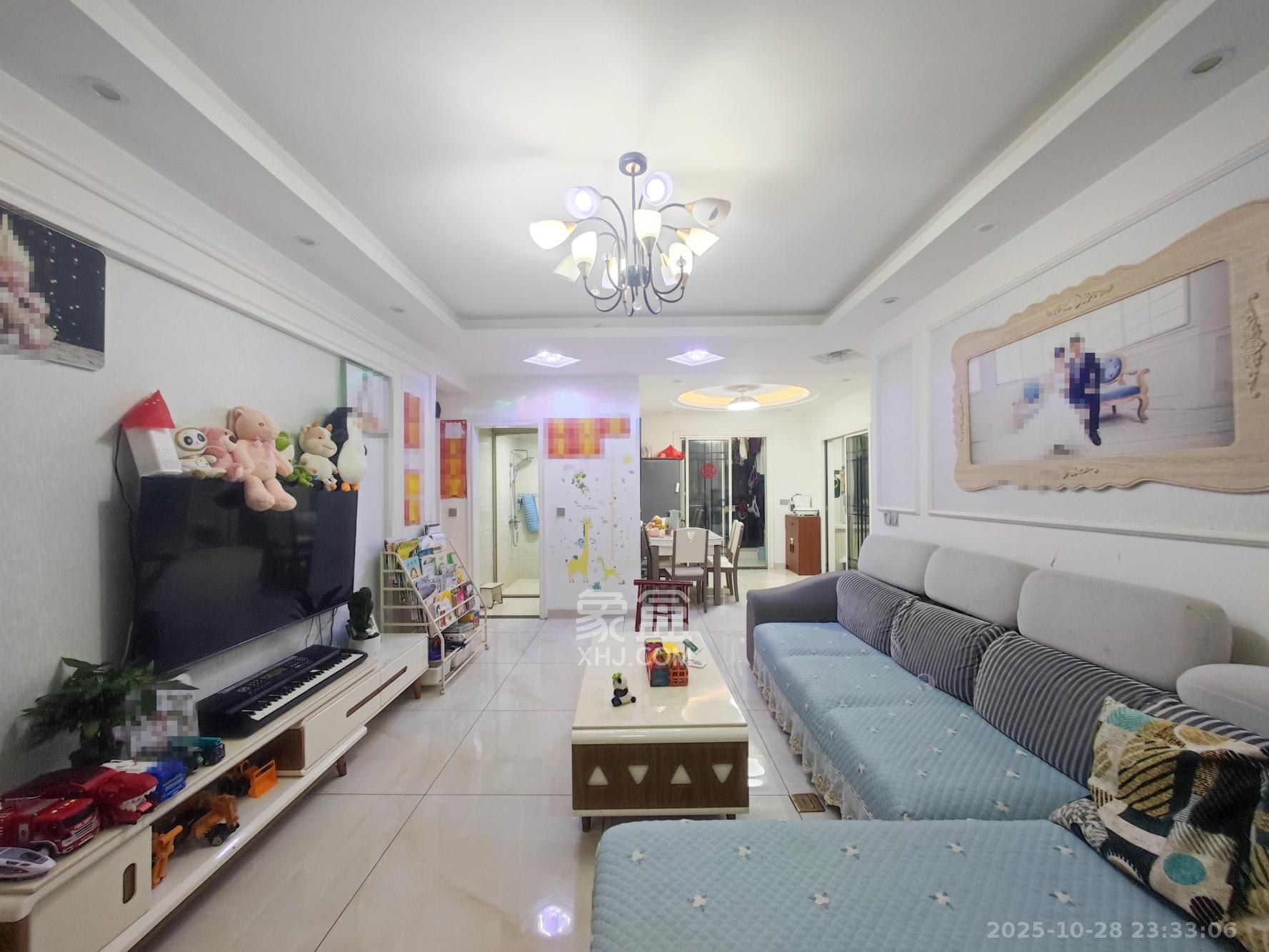 卓越蔚蓝城邦 3室2厅2卫 88.0万 卓越蔚蓝城邦 3室2厅2卫 88.0万客厅