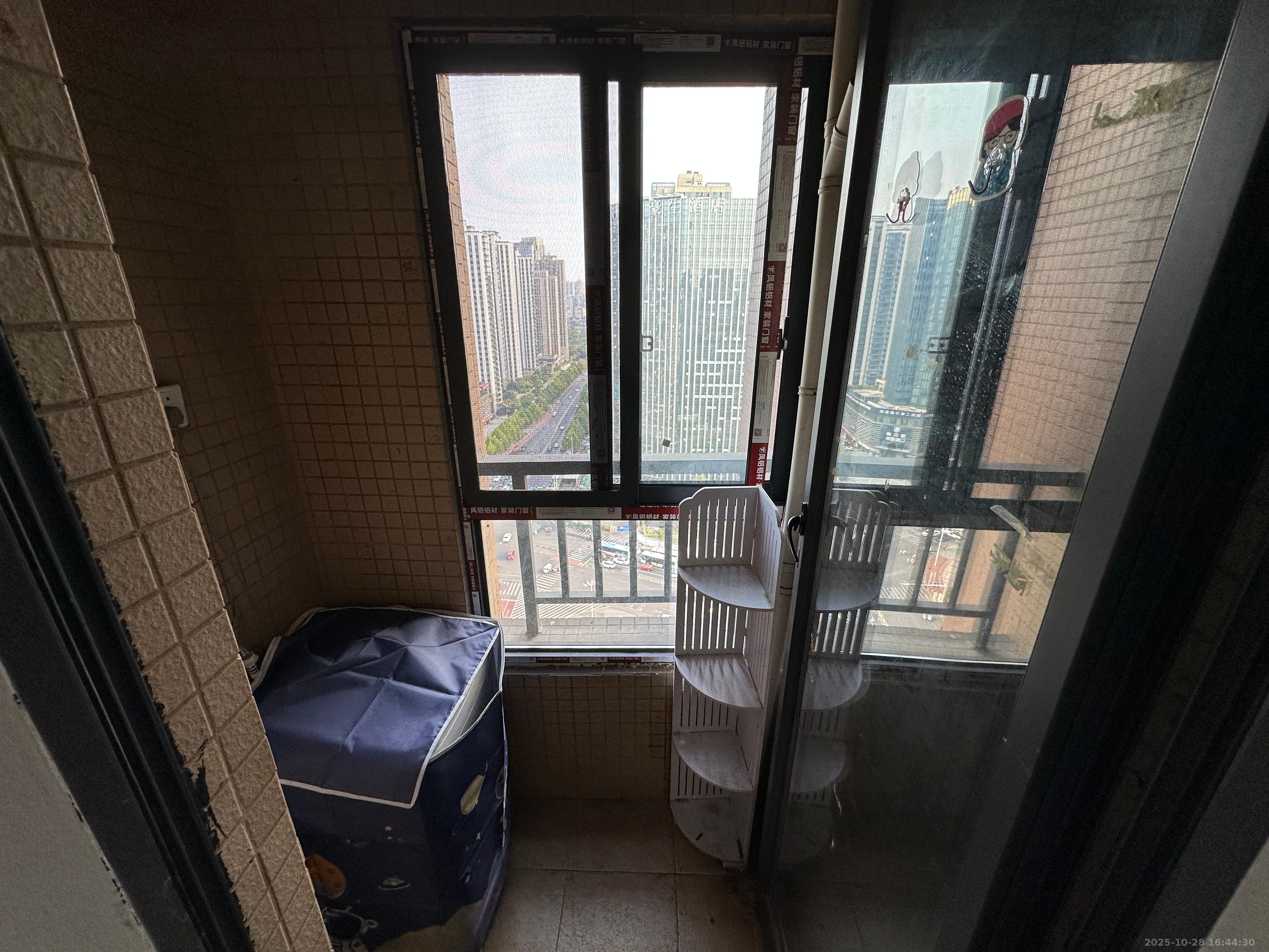 香樟兰亭(朗峰苑)  1室1厅1卫    1300.0元/月 香樟兰亭(朗峰苑)  1室1厅1卫    1300.0元/月室内图