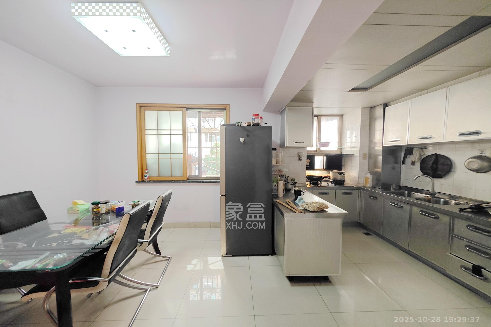 石长铁路宿舍  3室2厅2卫    79.8万客厅