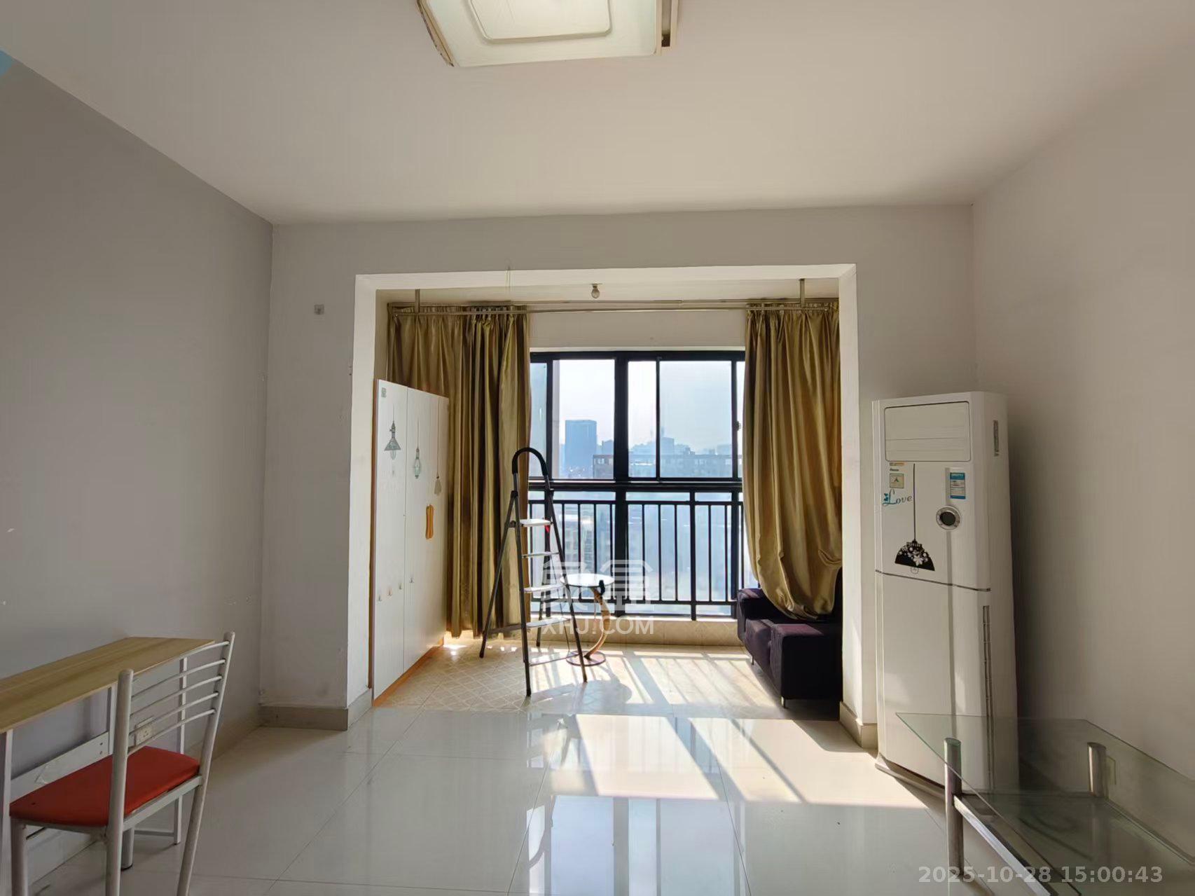 运通尊苑  4室1厅2卫    2300.0元/月室内图