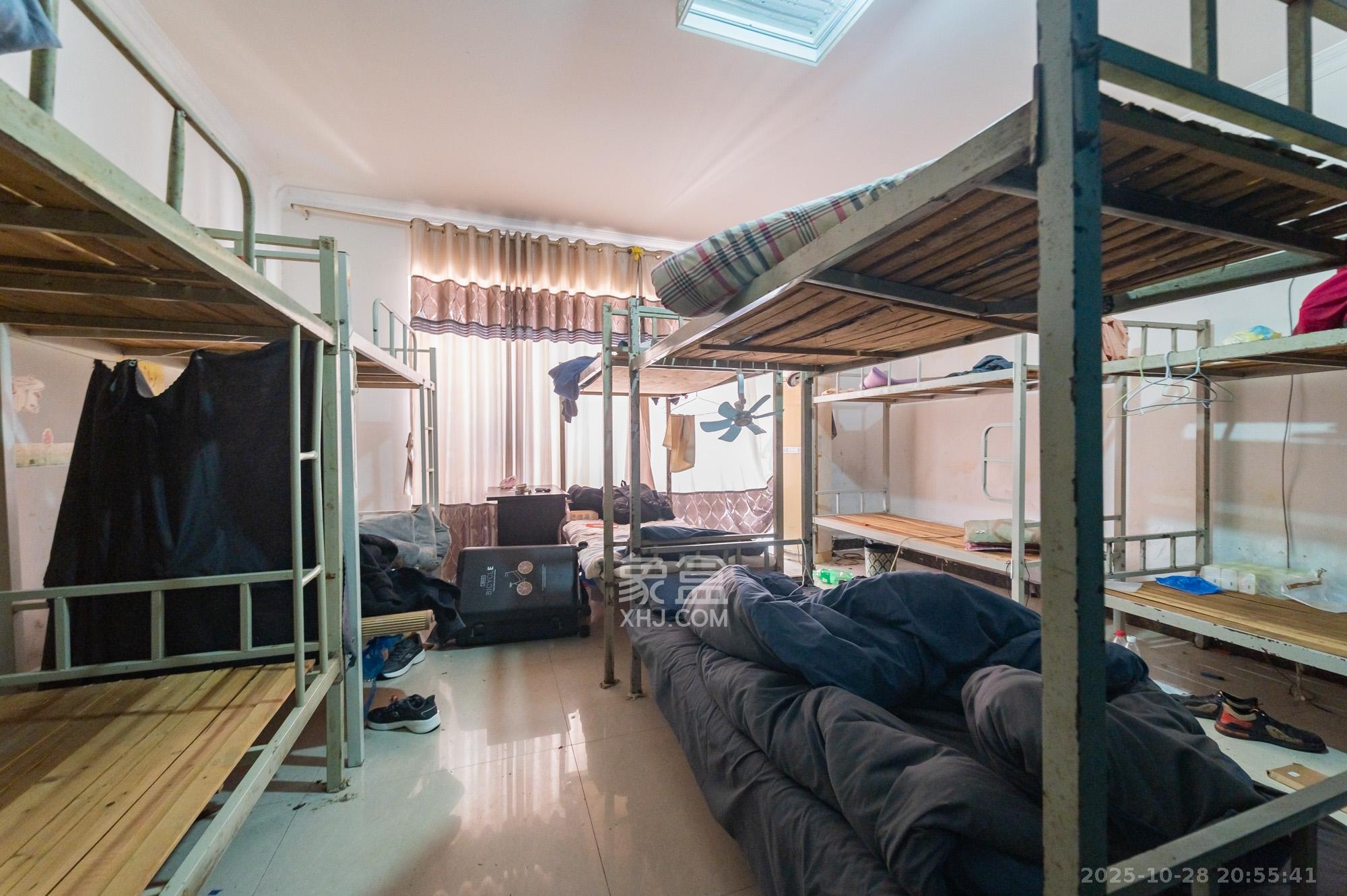 广泰家园  4室2厅2卫    69.0万 广泰家园  4室2厅2卫    69.0万客厅