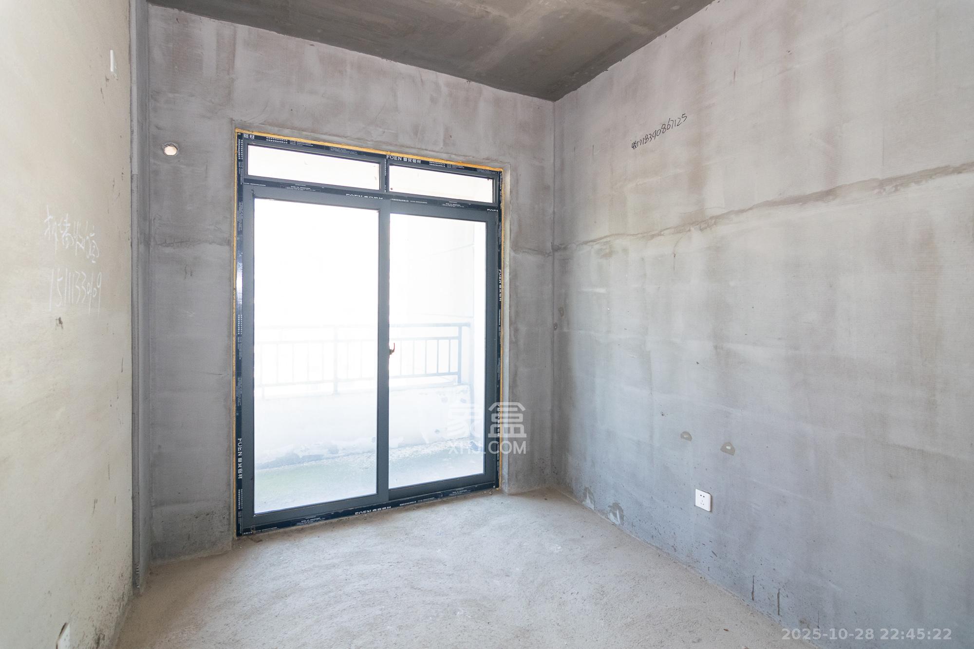 澳海月亮湾  3室2厅2卫    72.0万卧室