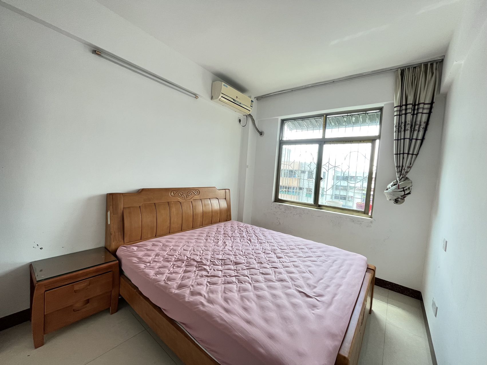 金鹿花园一期  3室2厅1卫    2500.0元/月室内图