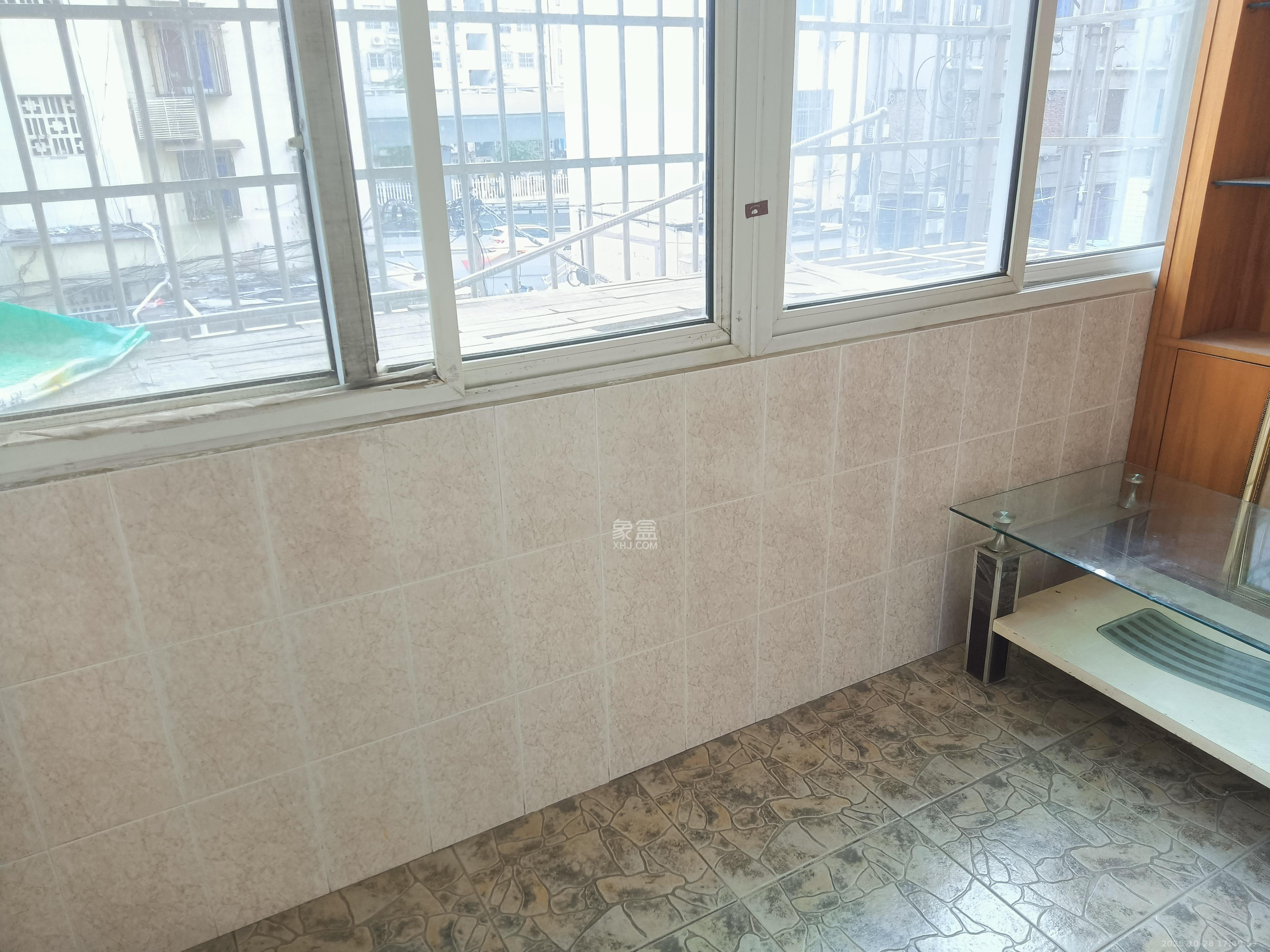 狮子山一片  3室1厅1卫    1800.0元/月 狮子山一片  3室1厅1卫    1800.0元/月室内图