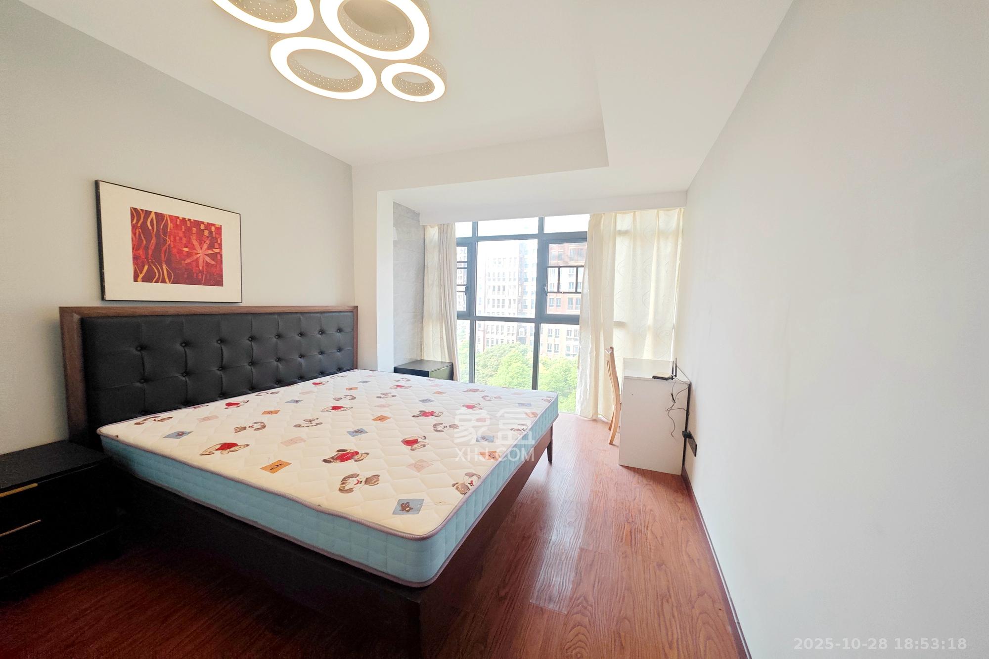 和卉家园 4室2厅1卫 138.0万 和卉家园 4室2厅1卫 138.0万卧室