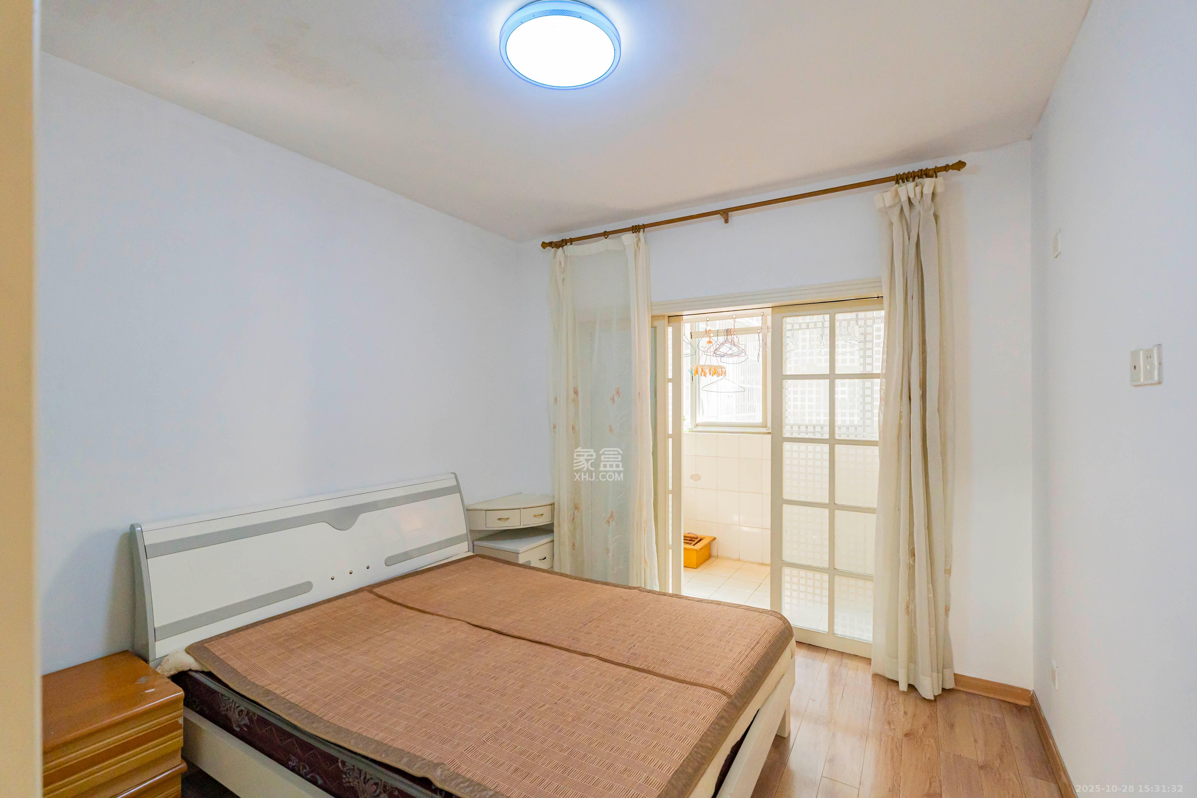 金帆小区  2室2厅1卫    46.0万卧室