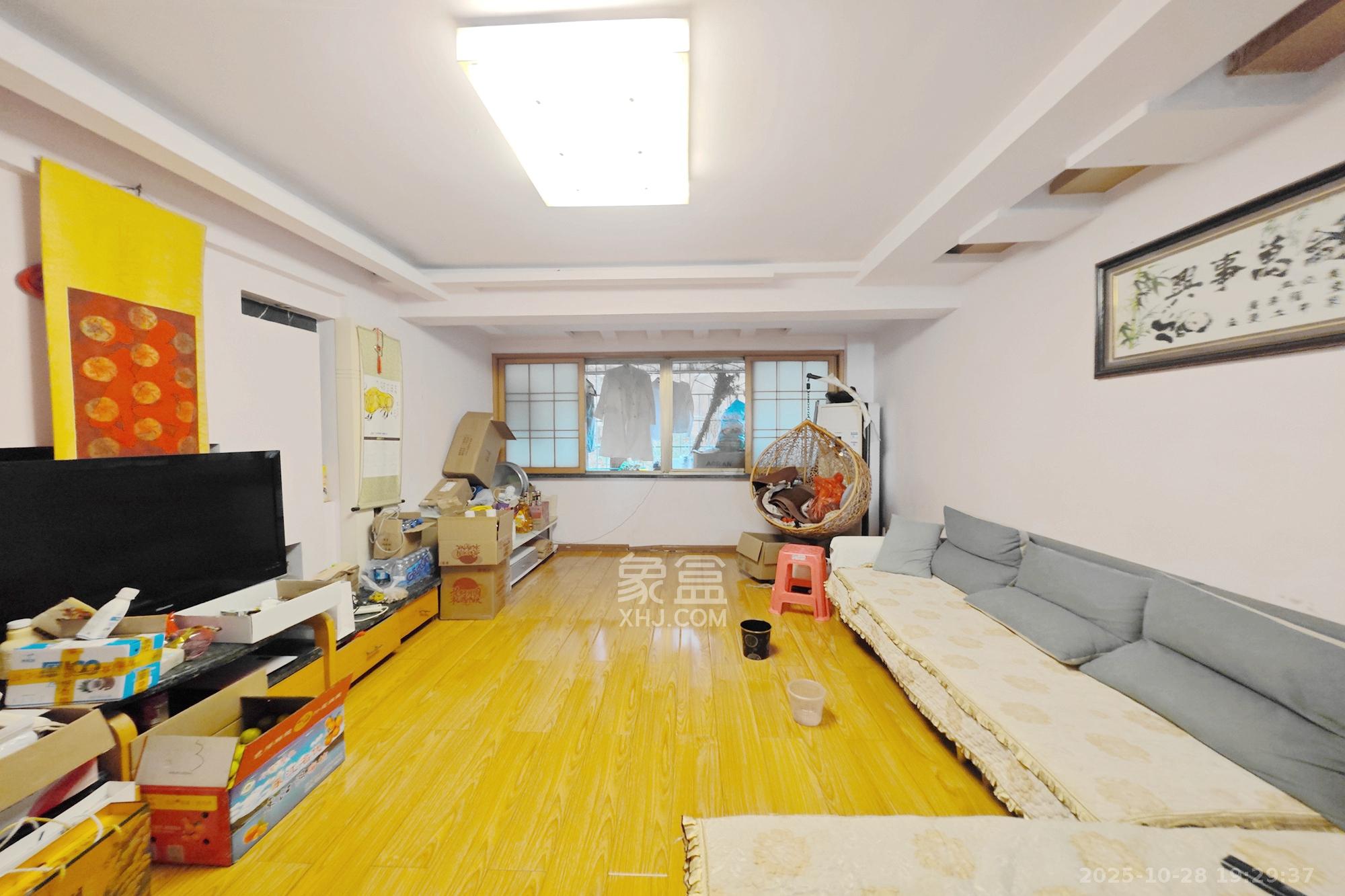 石长铁路宿舍  3室2厅2卫    79.8万客厅