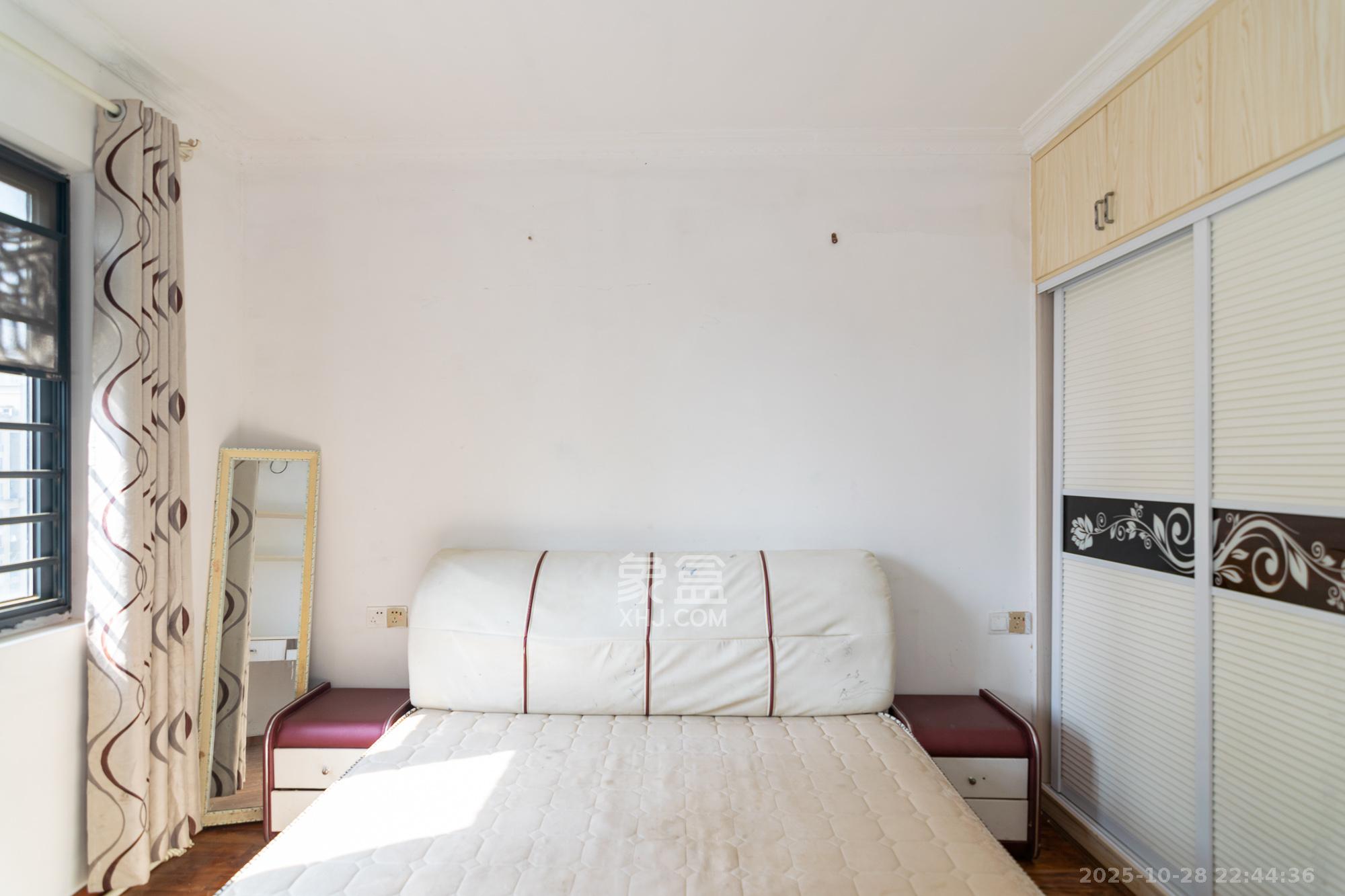 澳海澜庭 3室2厅2卫 79.8万 澳海澜庭 3室2厅2卫 79.8万卧室