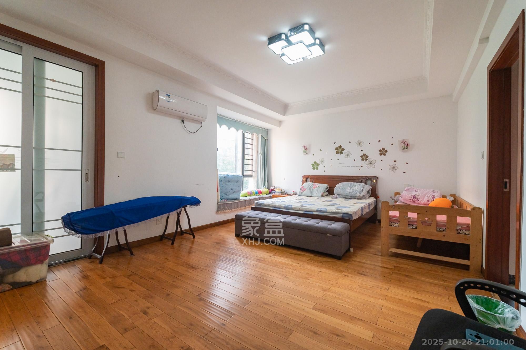 深业睿城  4室2厅3卫    189.8万卧室