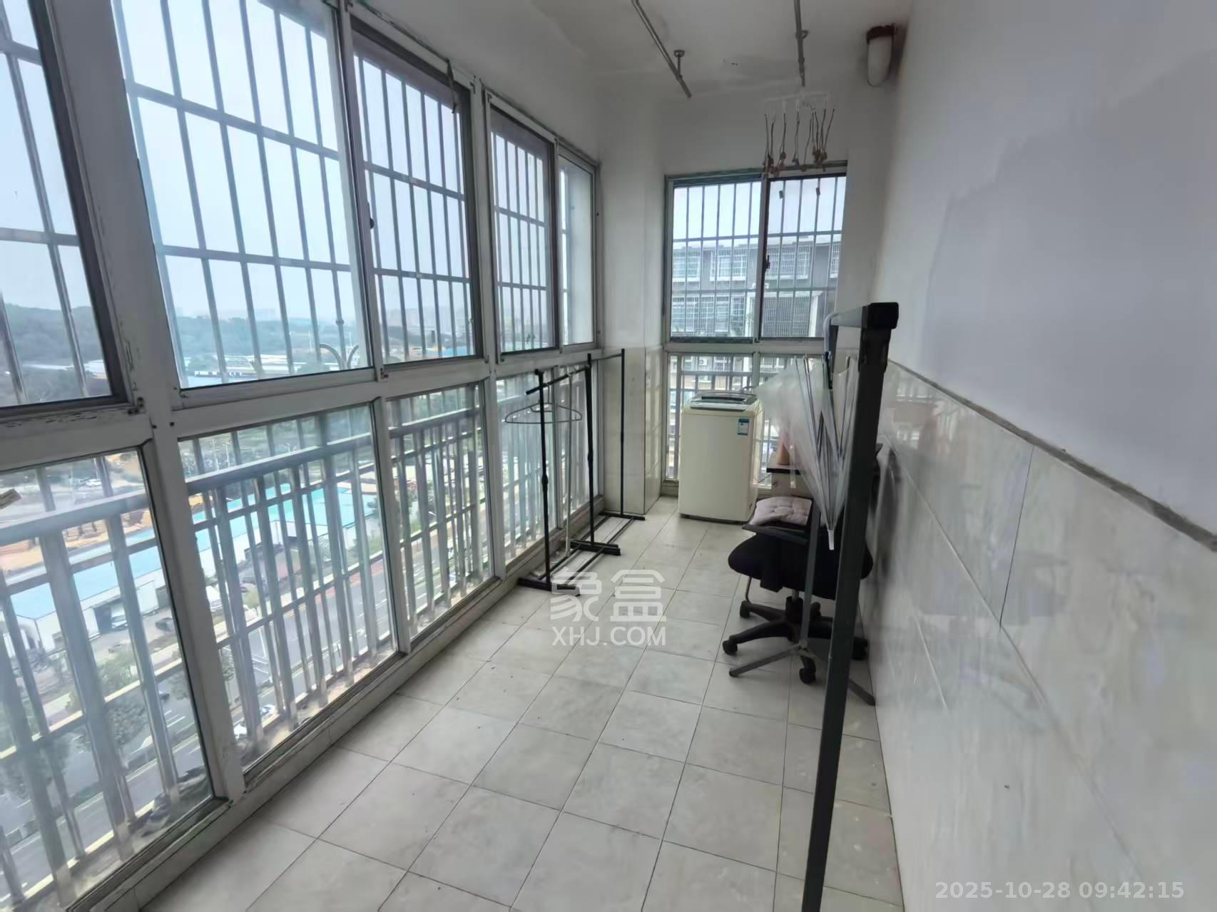 南郡雅园  4室2厅2卫    1500.0元/月室内图