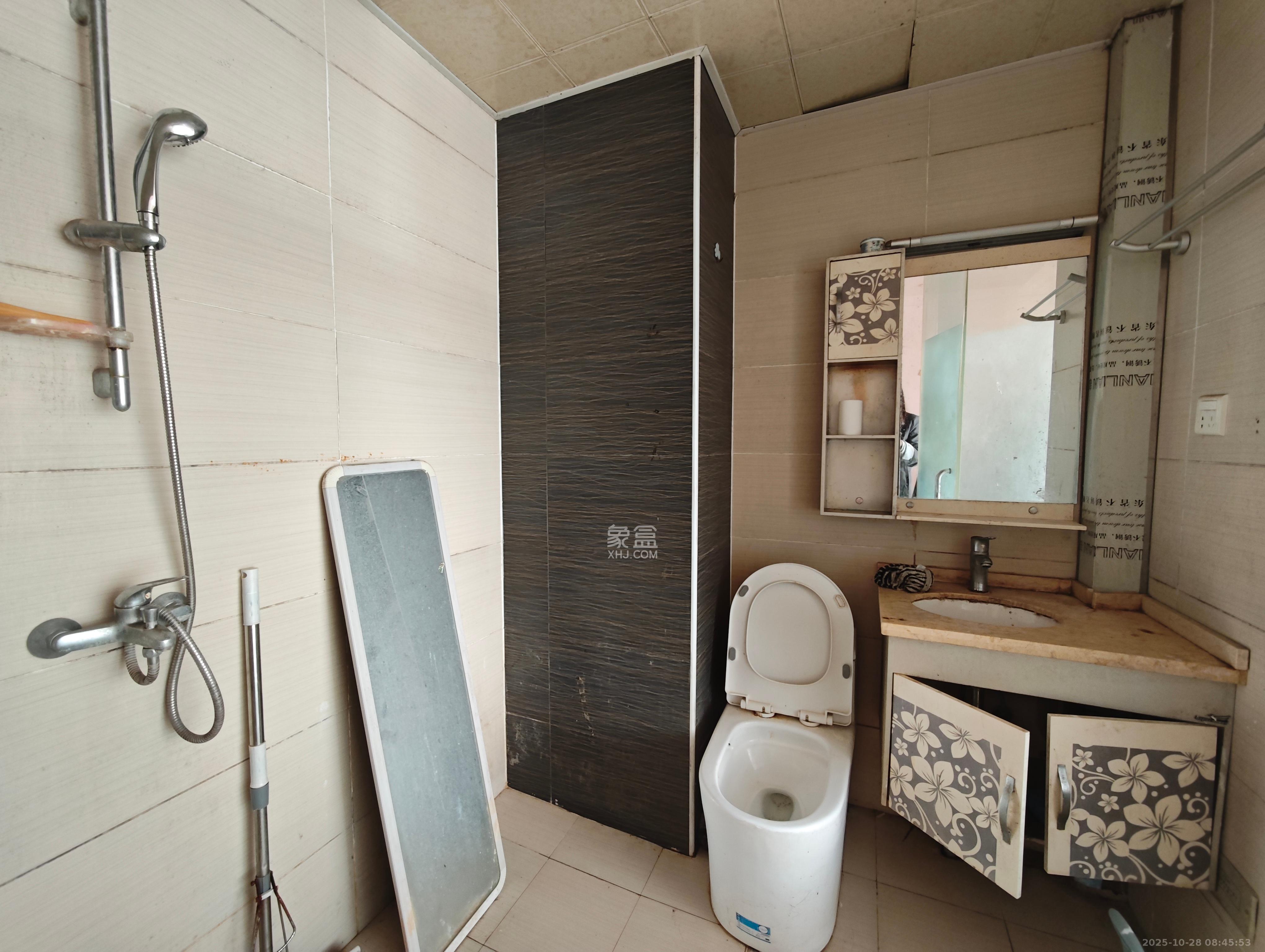 水岸世景  1室1厅1卫    1000.0元/月 水岸世景  1室1厅1卫    1000.0元/月室内图