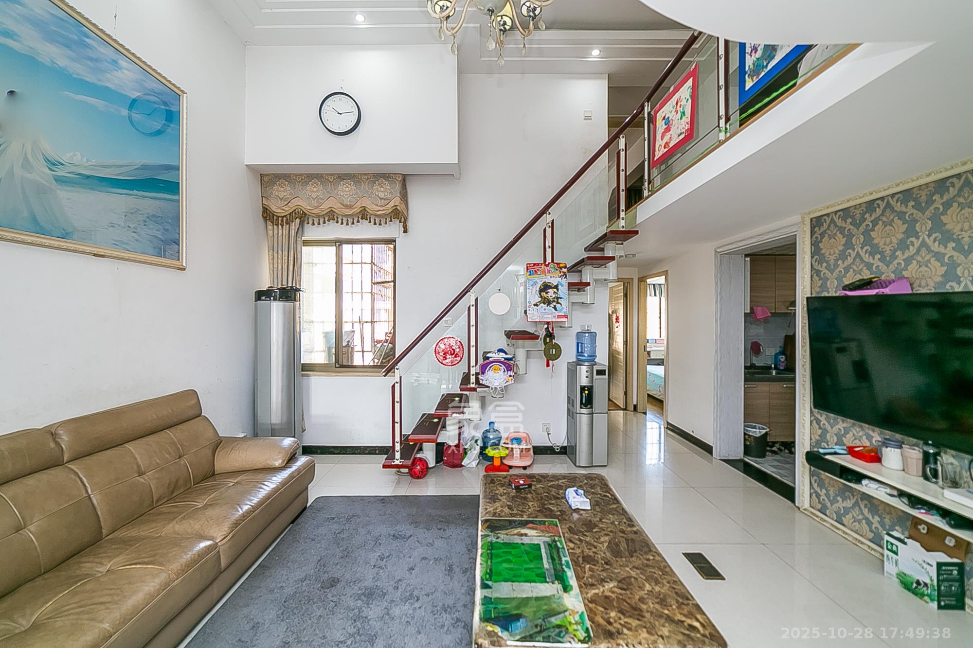 层上观邸  4室2厅2卫    69.0万 层上观邸  4室2厅2卫    69.0万客厅