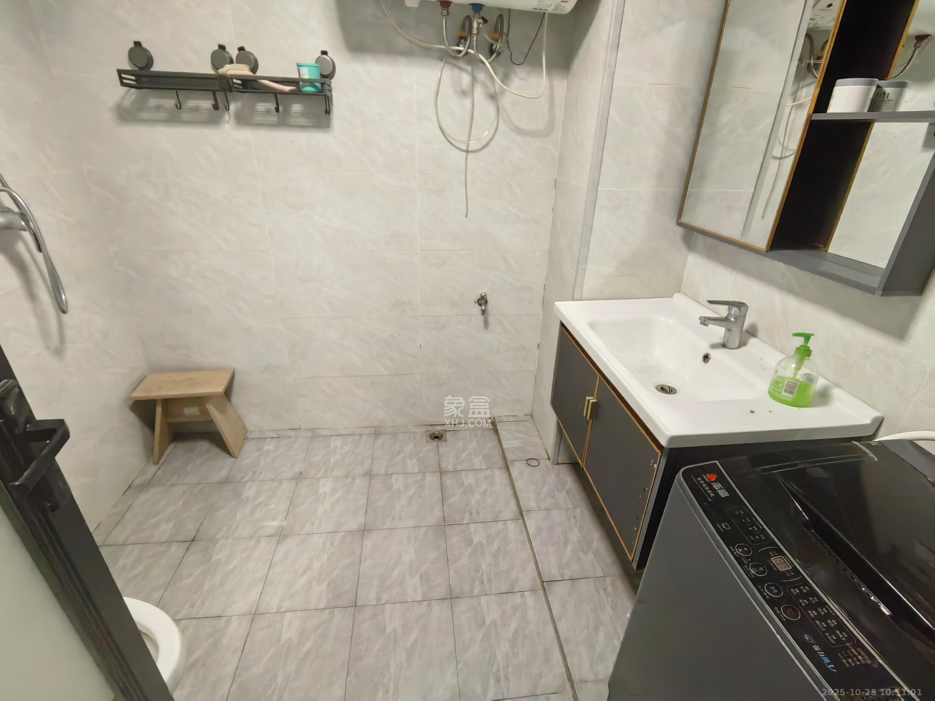 世纪桃花苑  1室0厅1卫    1300.0元/月 世纪桃花苑  1室0厅1卫    1300.0元/月室内图