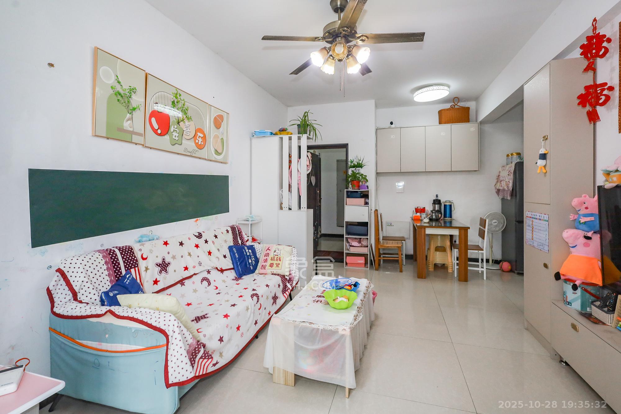 中交里城  2室2厅1卫    72.8万 中交里城  2室2厅1卫    72.8万客厅