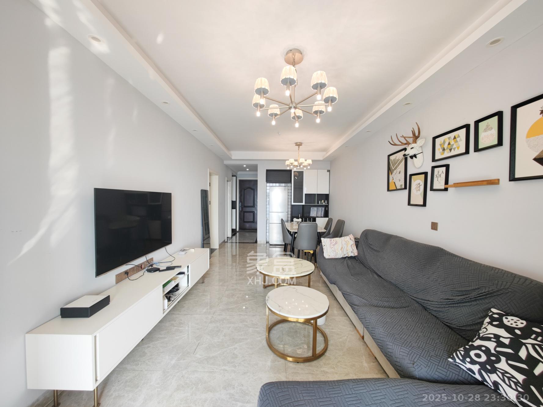 卓越蔚蓝城邦  2室1厅1卫    65.0万 卓越蔚蓝城邦  2室1厅1卫    65.0万客厅