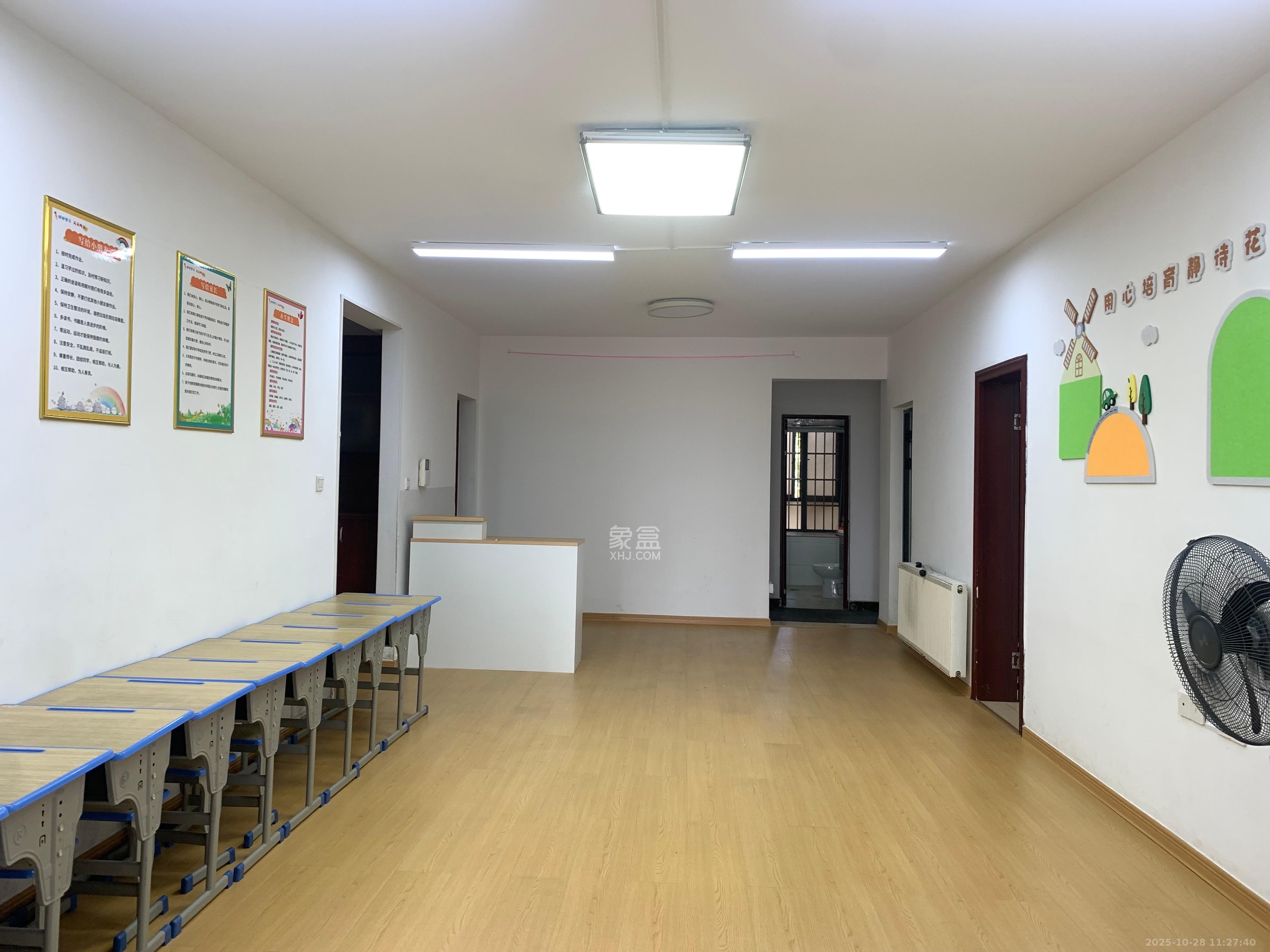 保利麓谷林语C区  4室2厅2卫    3000.0元/月 保利麓谷林语C区  4室2厅2卫    3000.0元/月室内图