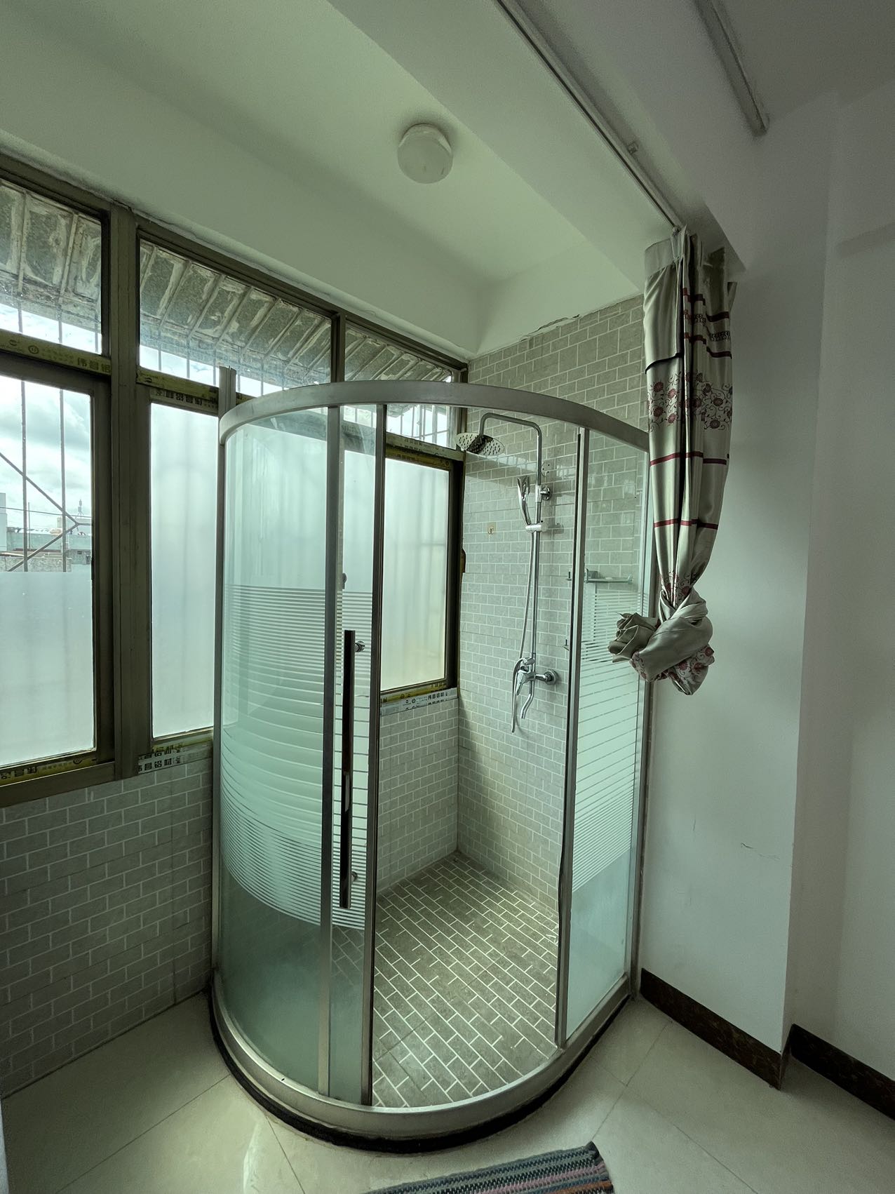 金鹿花园一期  3室2厅1卫    2500.0元/月 金鹿花园一期  3室2厅1卫    2500.0元/月室内图