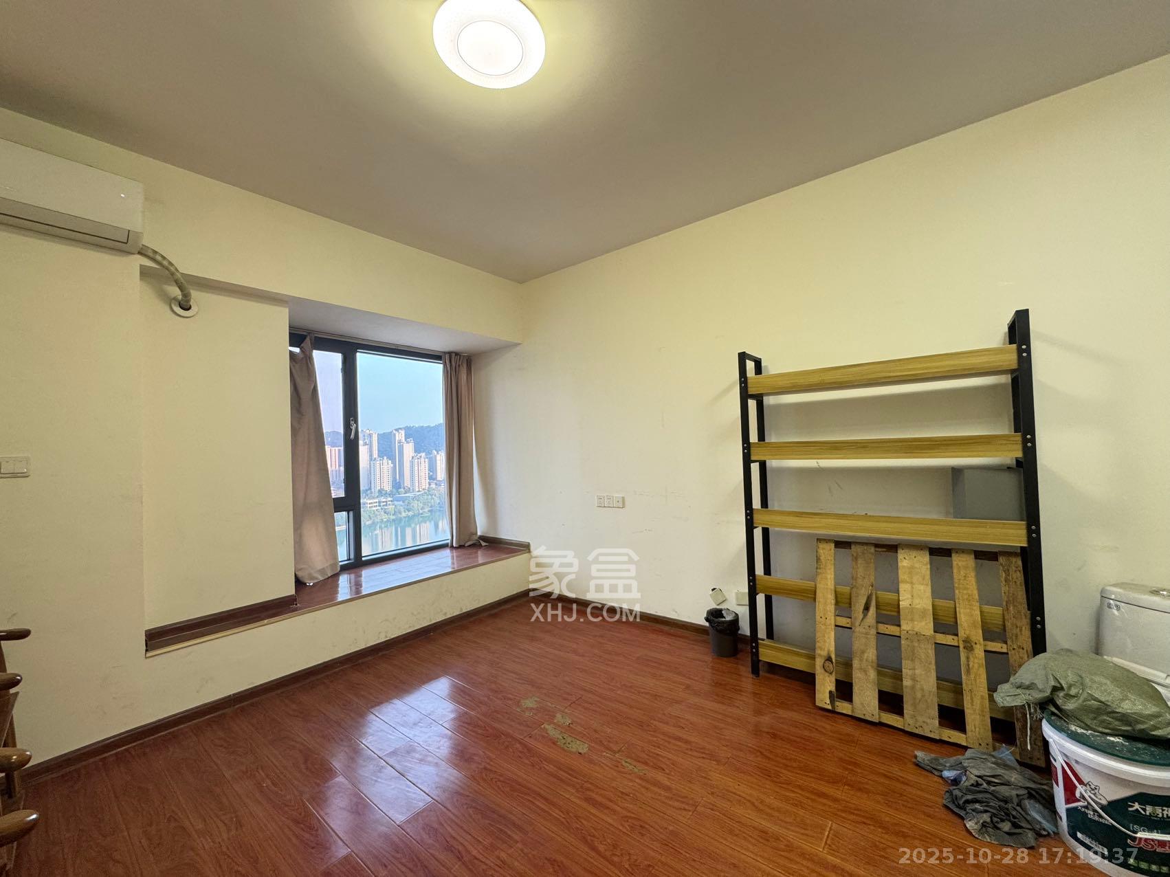 天祥水晶湾  4室2厅2卫    4500.0元/月 天祥水晶湾  4室2厅2卫    4500.0元/月室内图