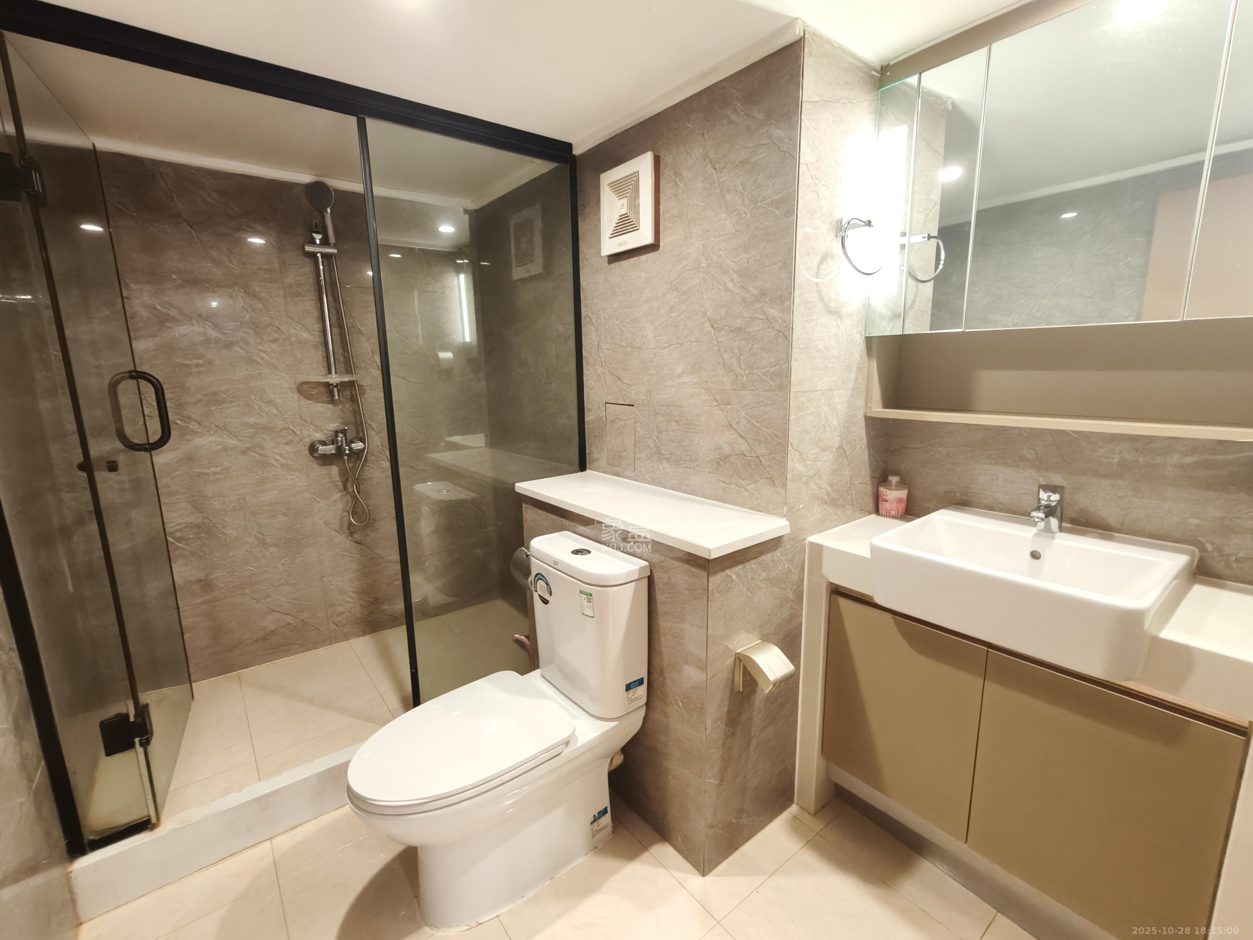 华远云玺公寓  4室2厅2卫    8500.0元/月室内图