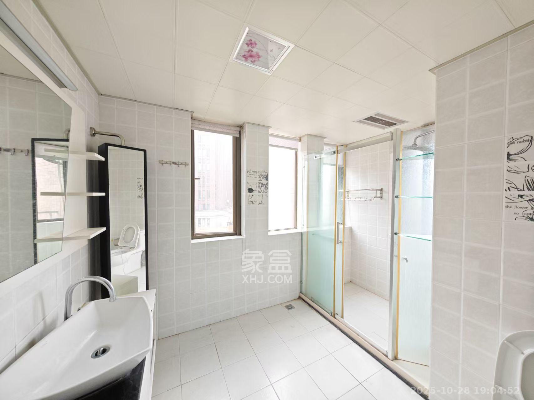 奥林匹克花园  3室2厅2卫    3500.0元/月 奥林匹克花园  3室2厅2卫    3500.0元/月室内图