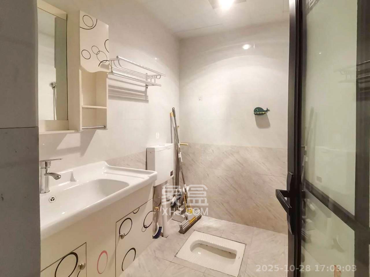 江南华府  1室1厅1卫    1670.0元/月 江南华府  1室1厅1卫    1670.0元/月室内图