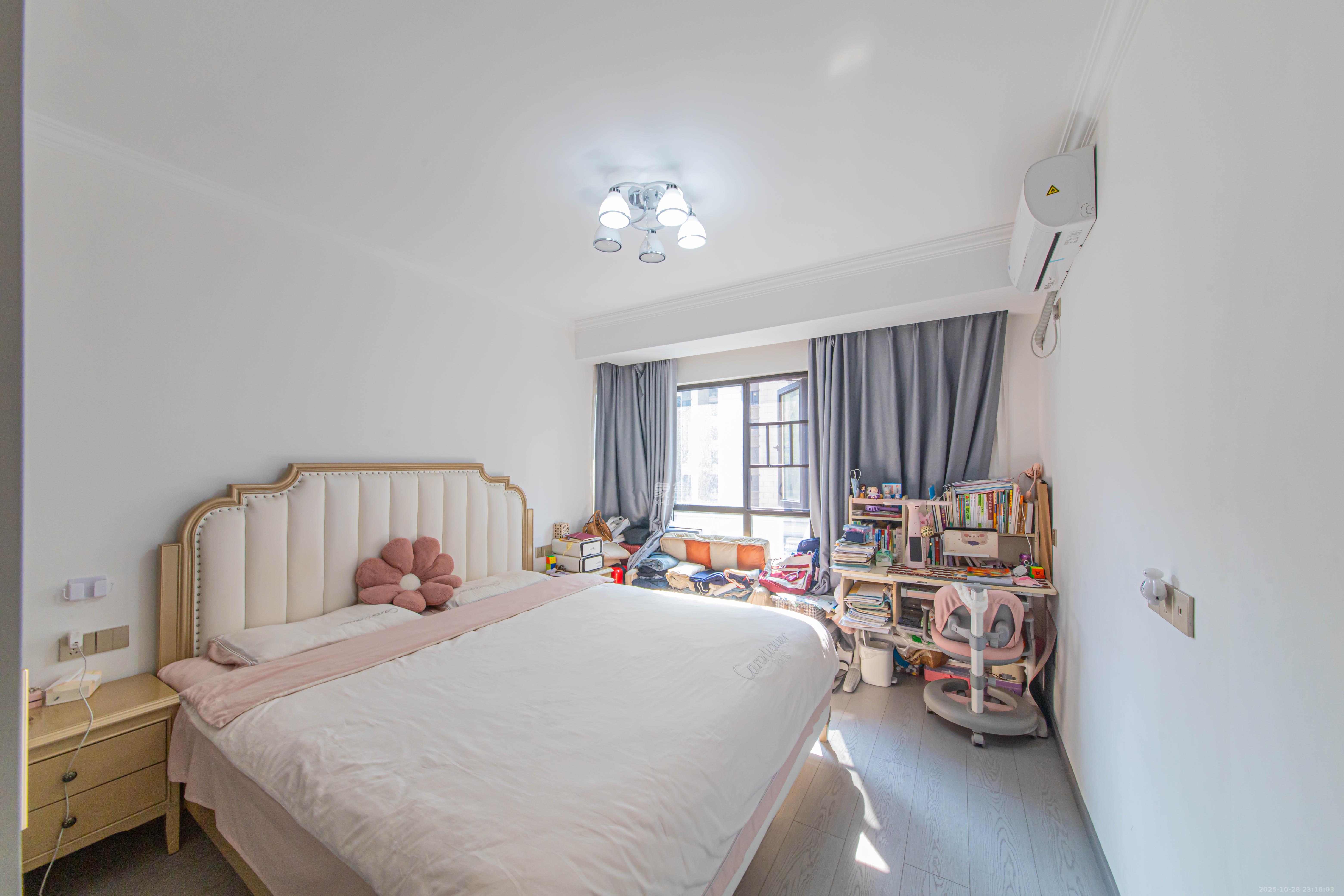 北辰中央公园E区  3室2厅2卫    139.0万 北辰中央公园E区  3室2厅2卫    139.0万卧室