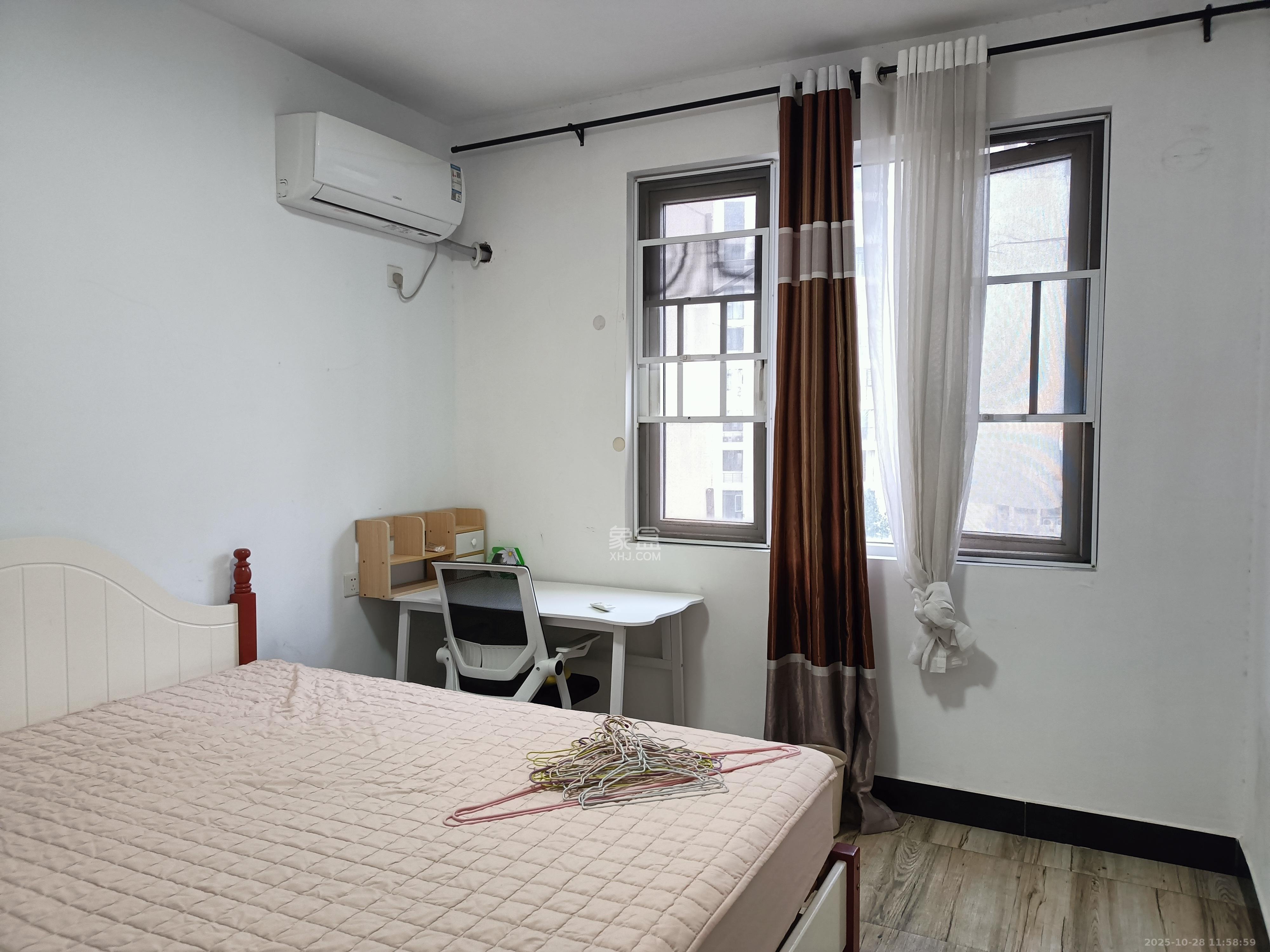 绿地香树花城  3室2厅1卫    1400.0元/月室内图