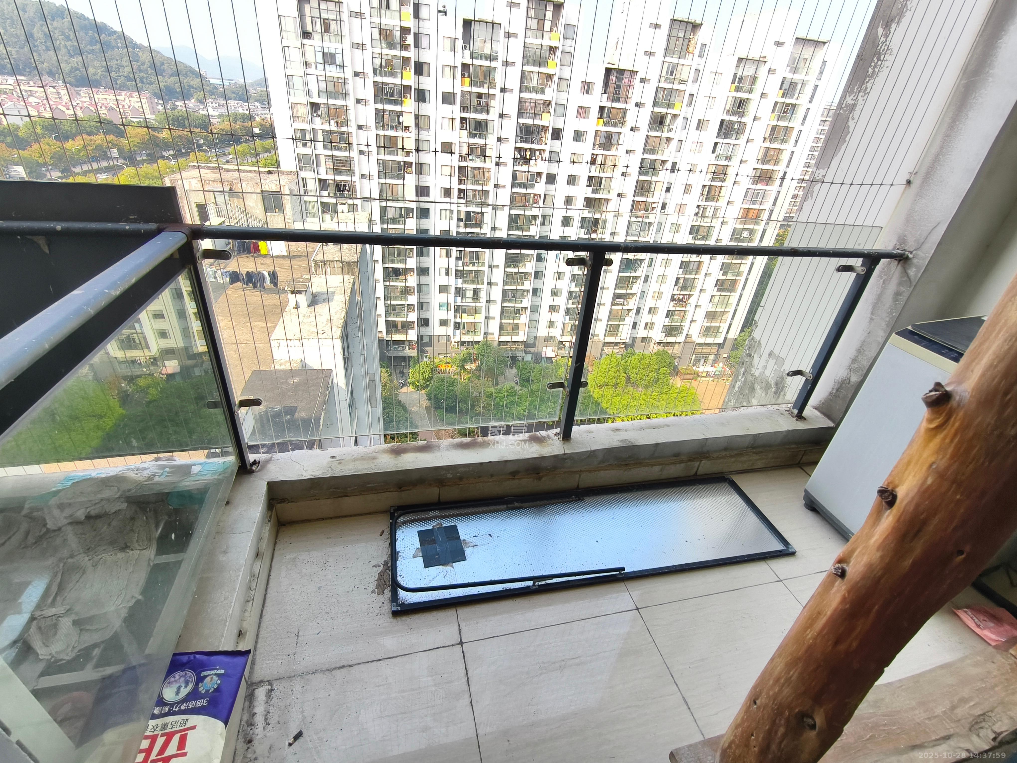 阳光100三期 3室2厅2卫 2500.0元/月 阳光100三期 3室2厅2卫 2500.0元/月室内图