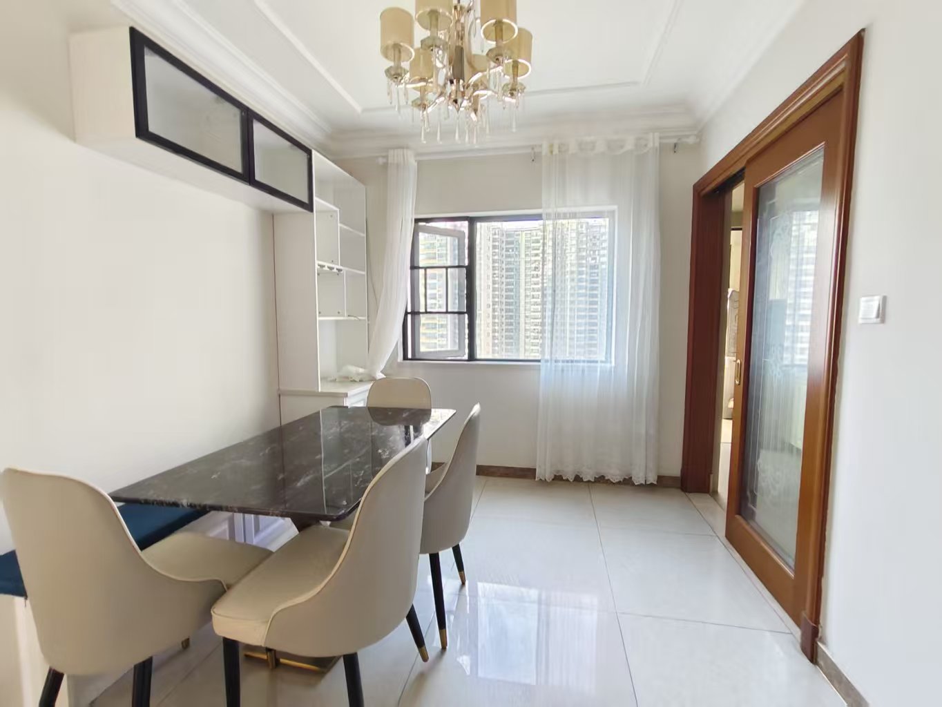 恒大绿洲  3室2厅2卫    2200.0元/月