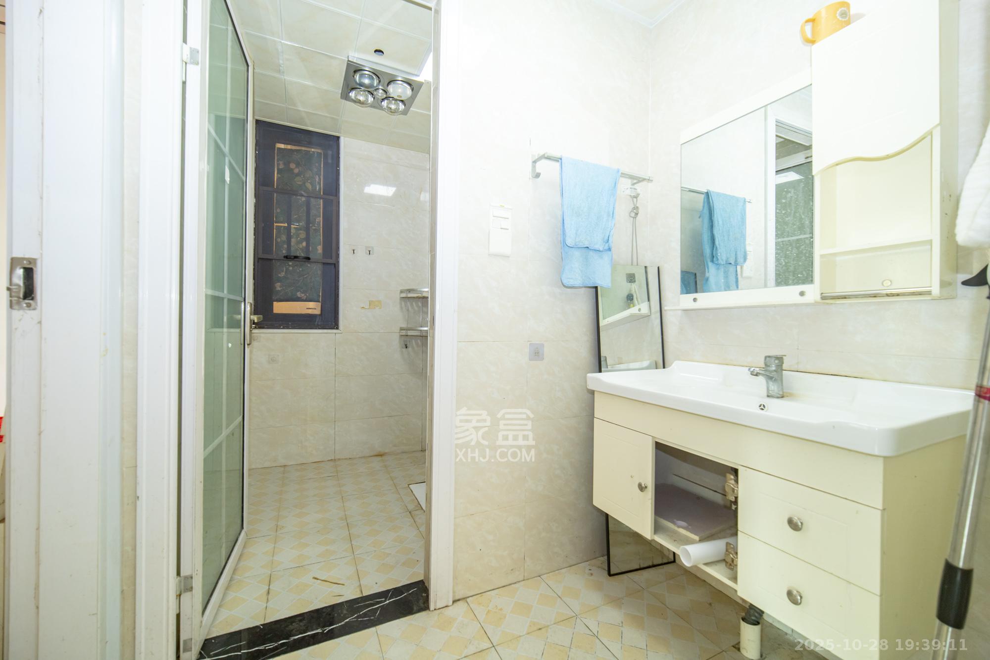 金科时代中心  3室2厅1卫    69.8万卫生间