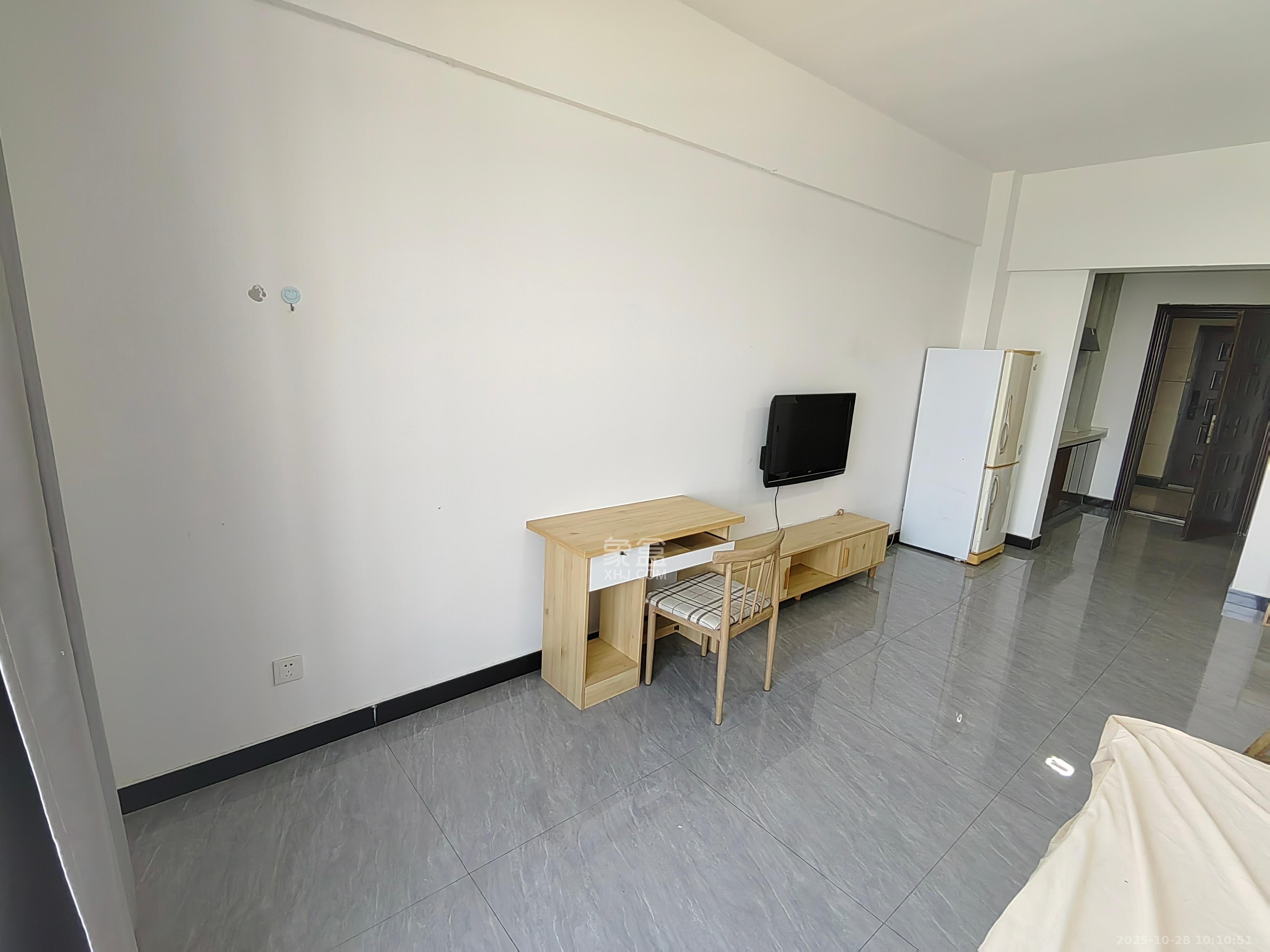 世纪桃花苑  1室0厅1卫    1300.0元/月 世纪桃花苑  1室0厅1卫    1300.0元/月室内图